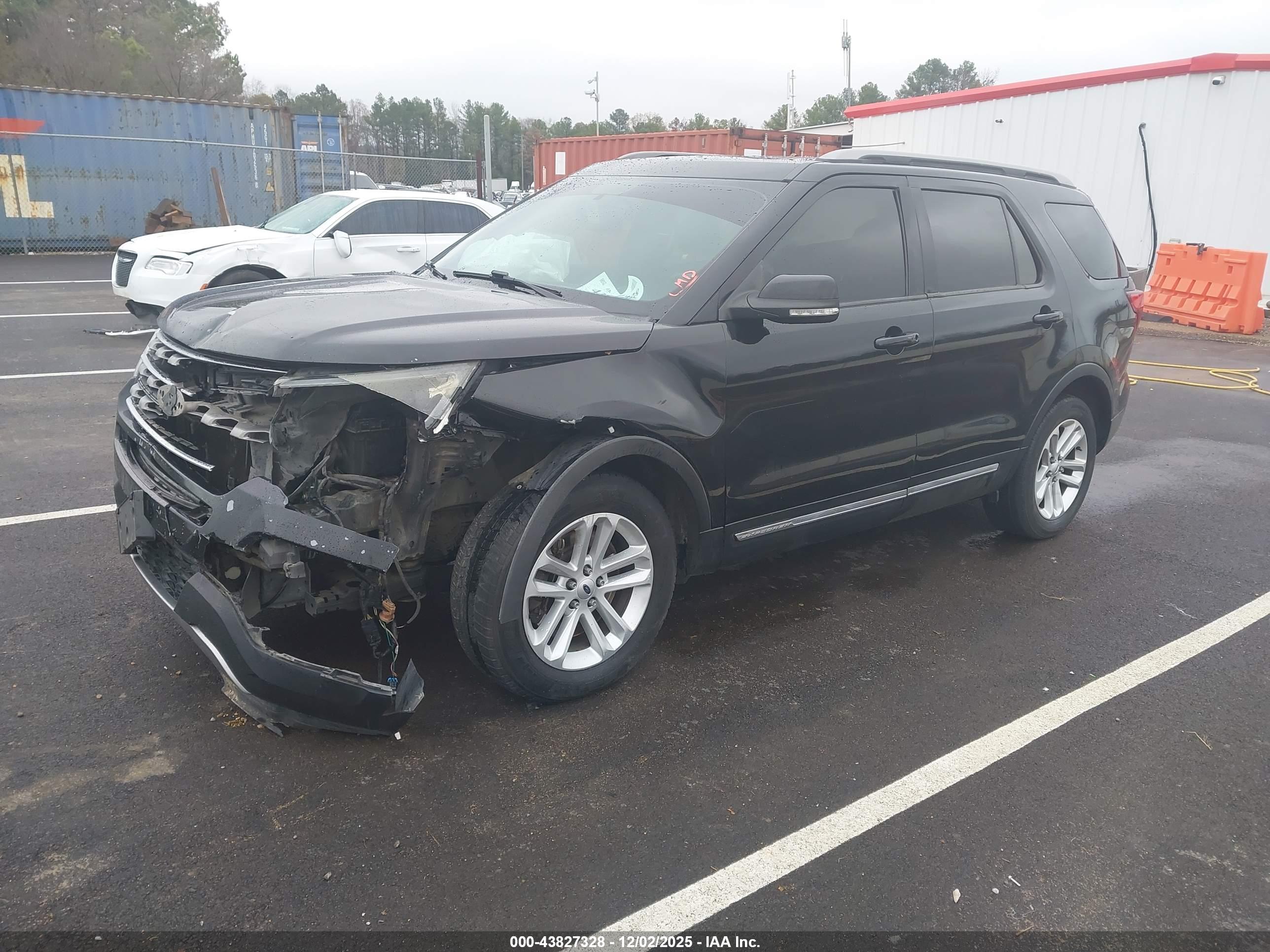 FORD EXPLORER image 2