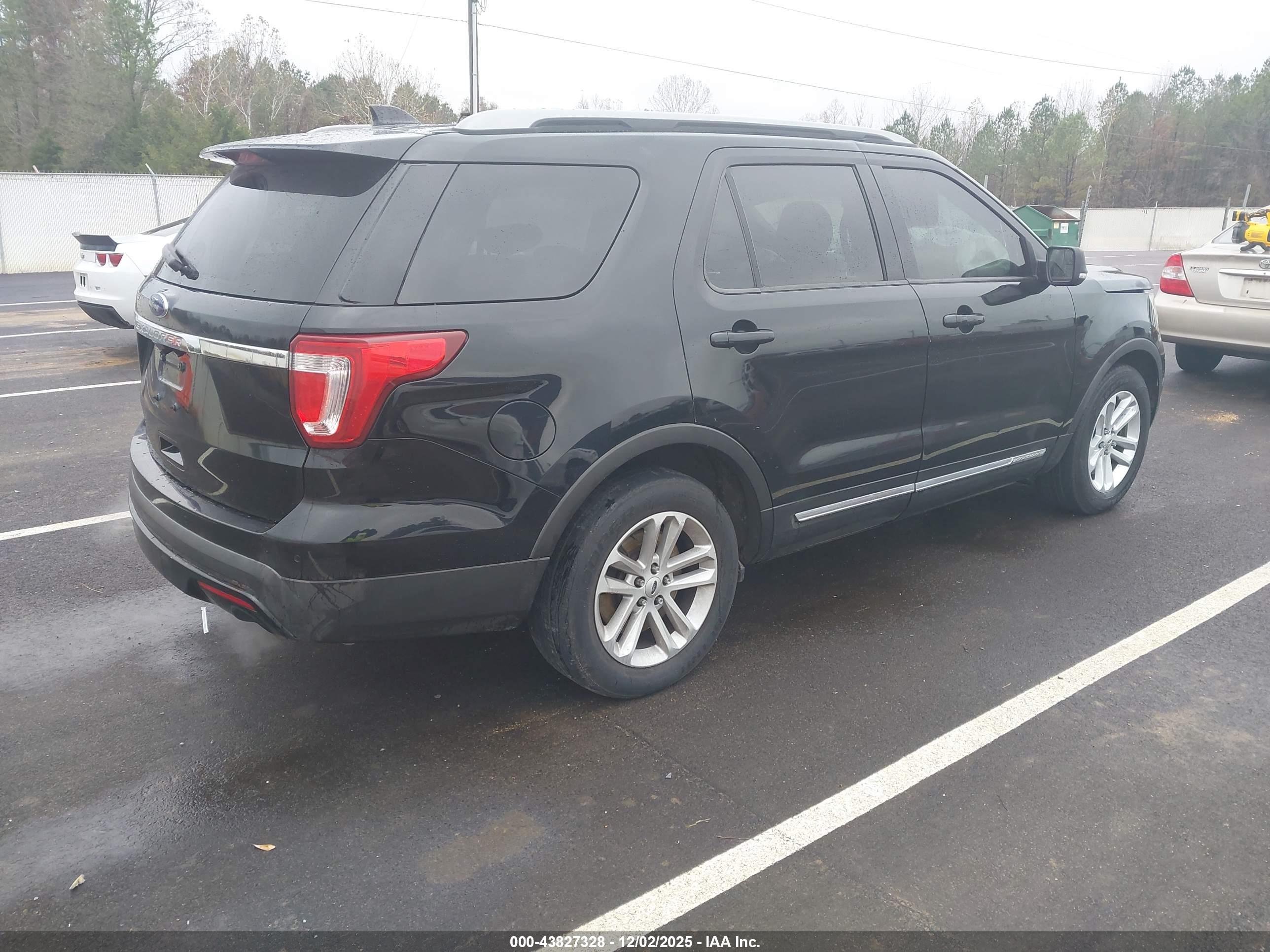 FORD EXPLORER image 4