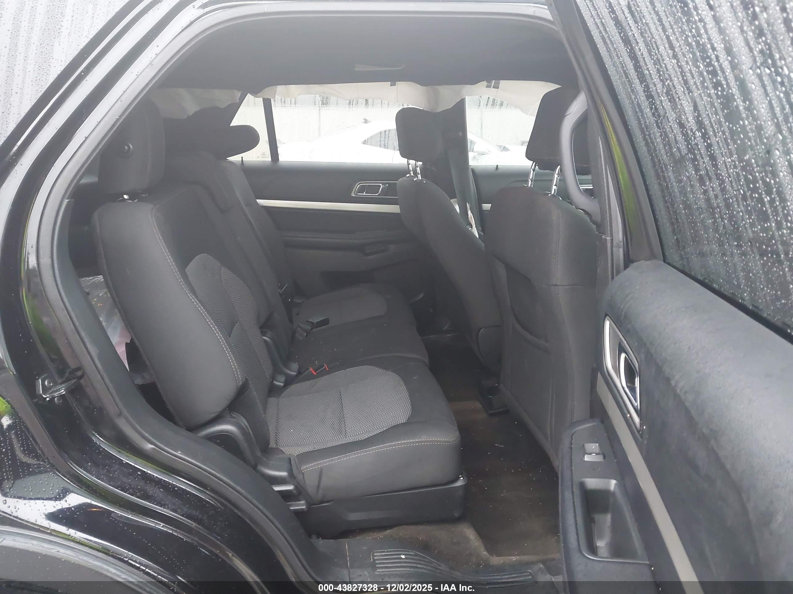 FORD EXPLORER image 8
