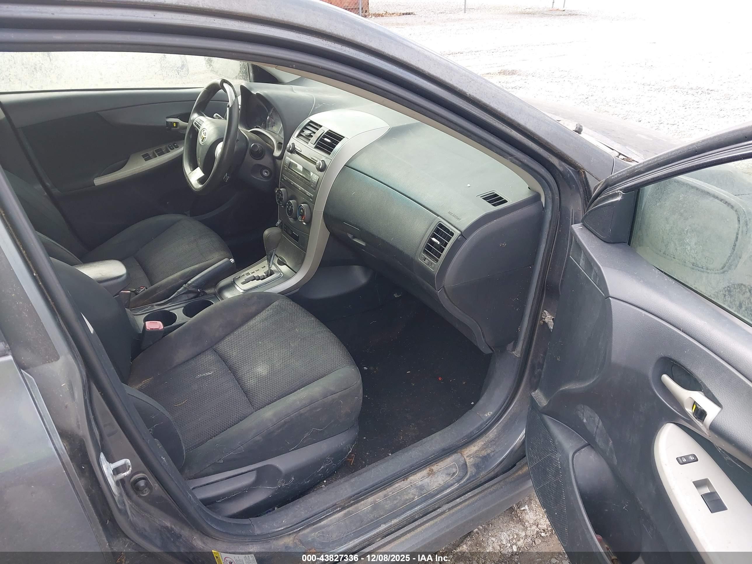 TOYOTA COROLLA image 5