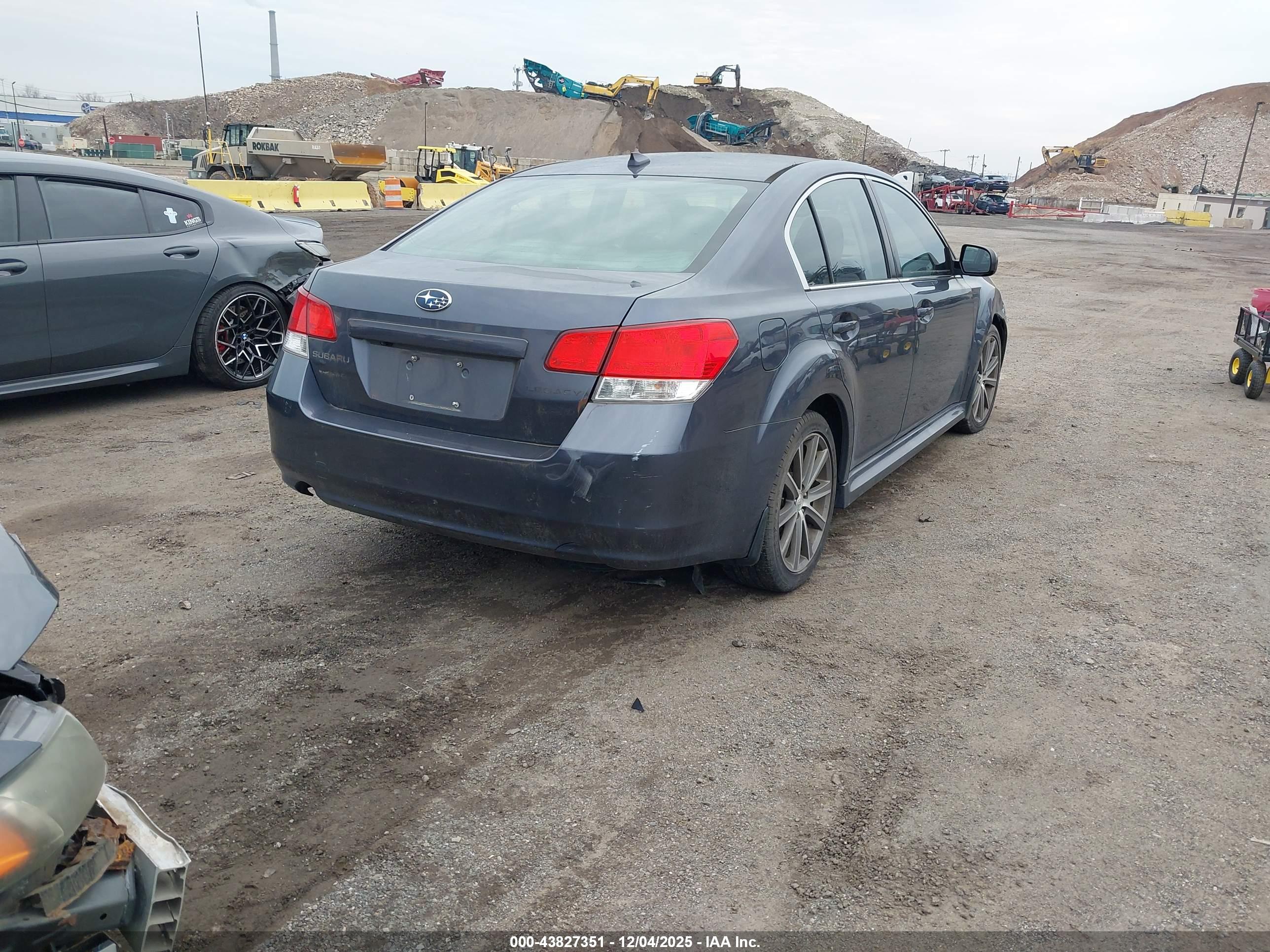 SUBARU LEGACY image 4