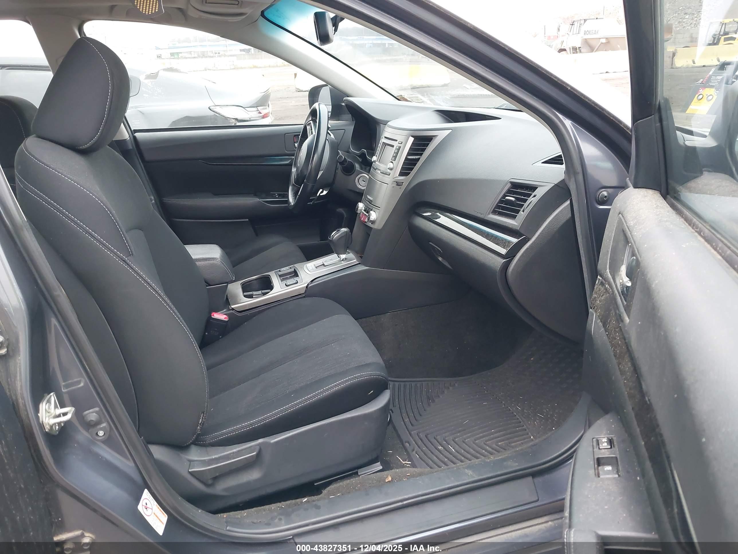 SUBARU LEGACY image 5
