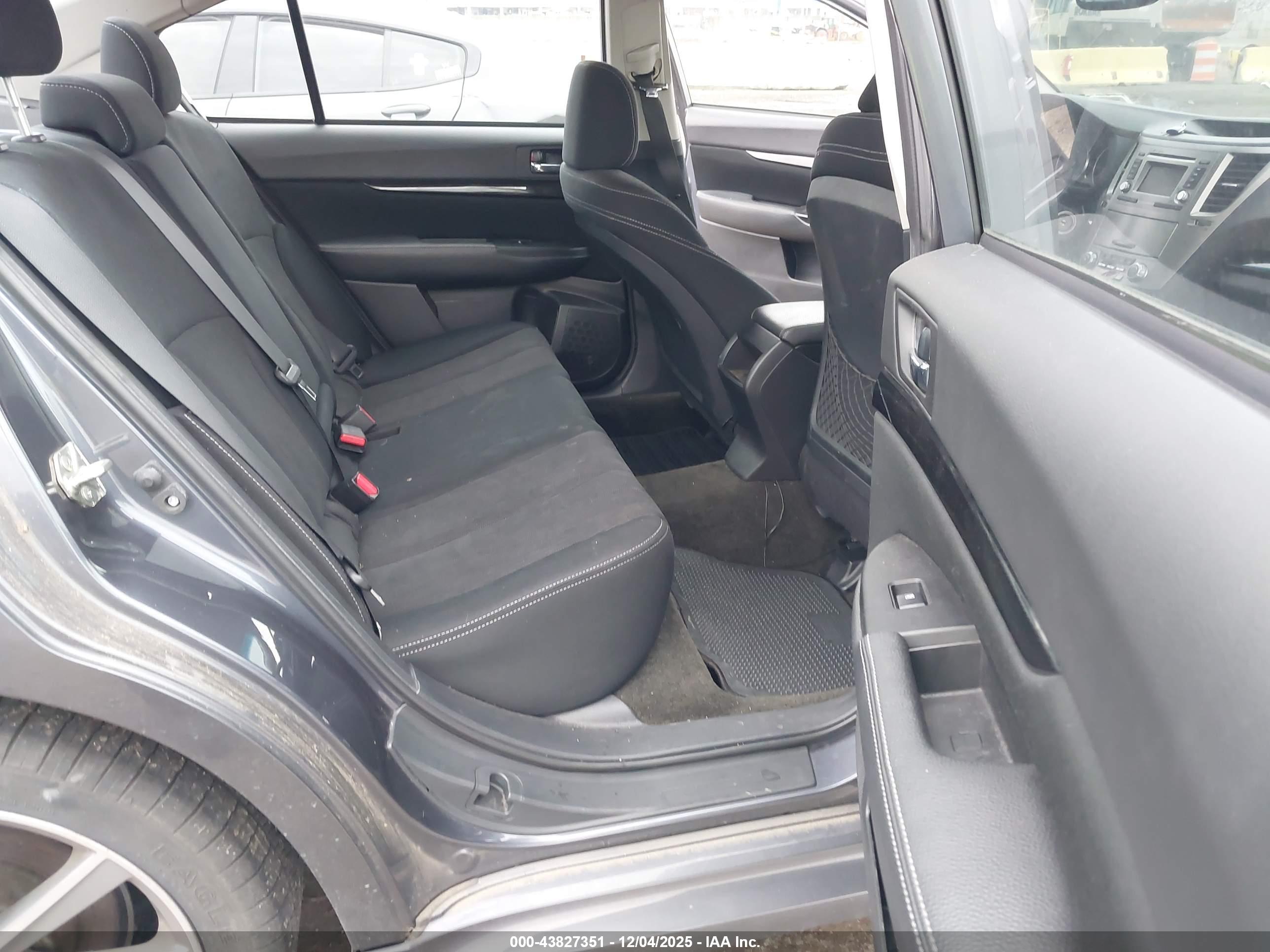 SUBARU LEGACY image 8