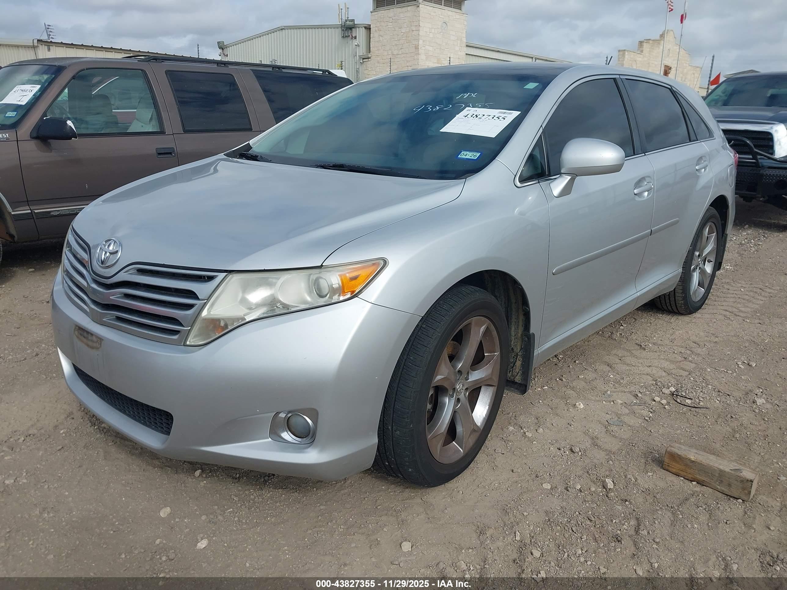 TOYOTA VENZA image 2