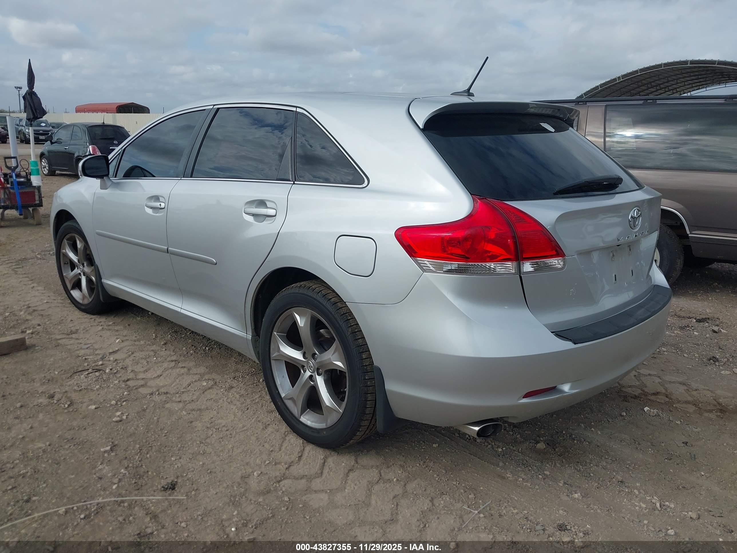 TOYOTA VENZA image 3