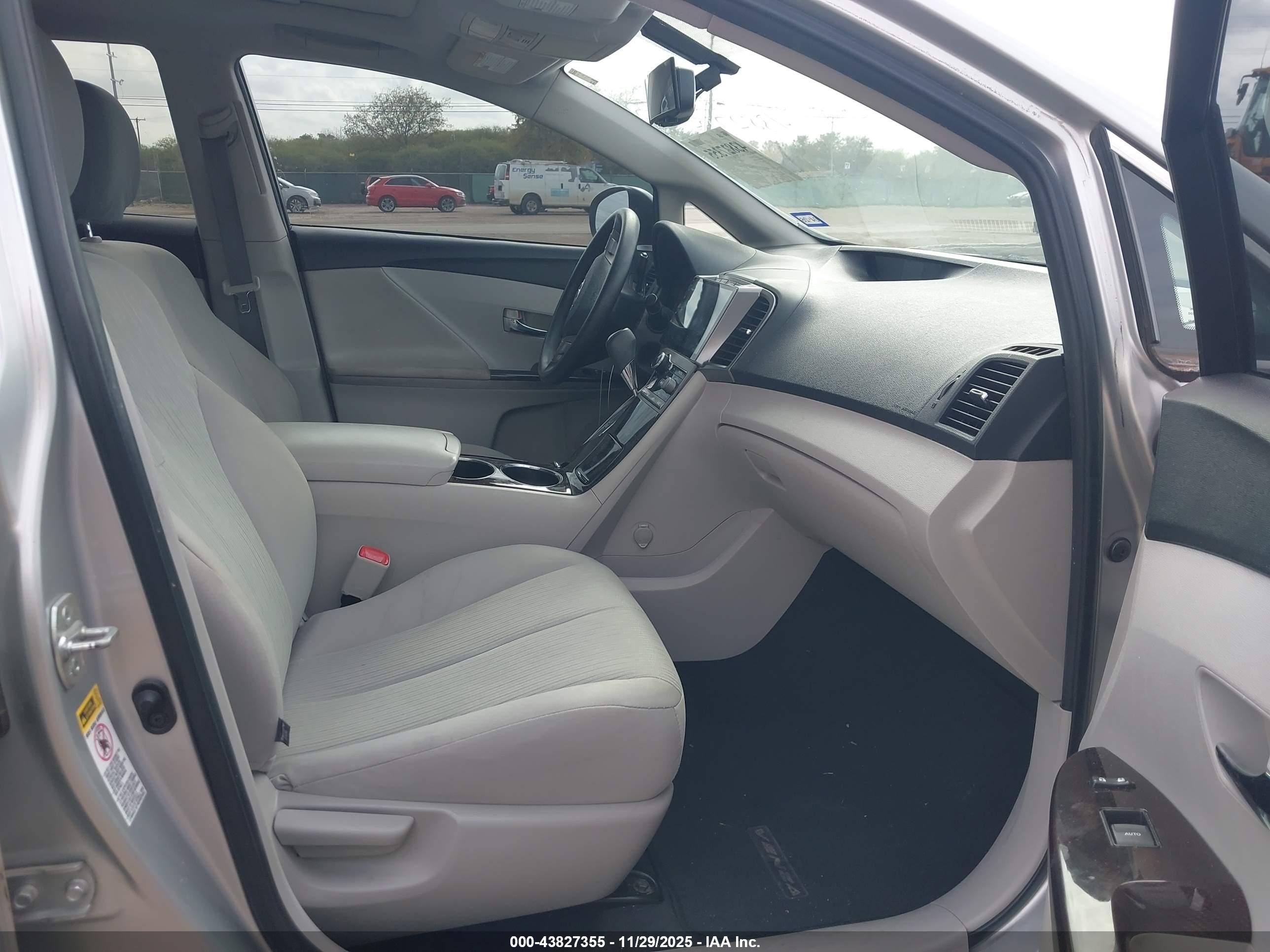 TOYOTA VENZA image 5