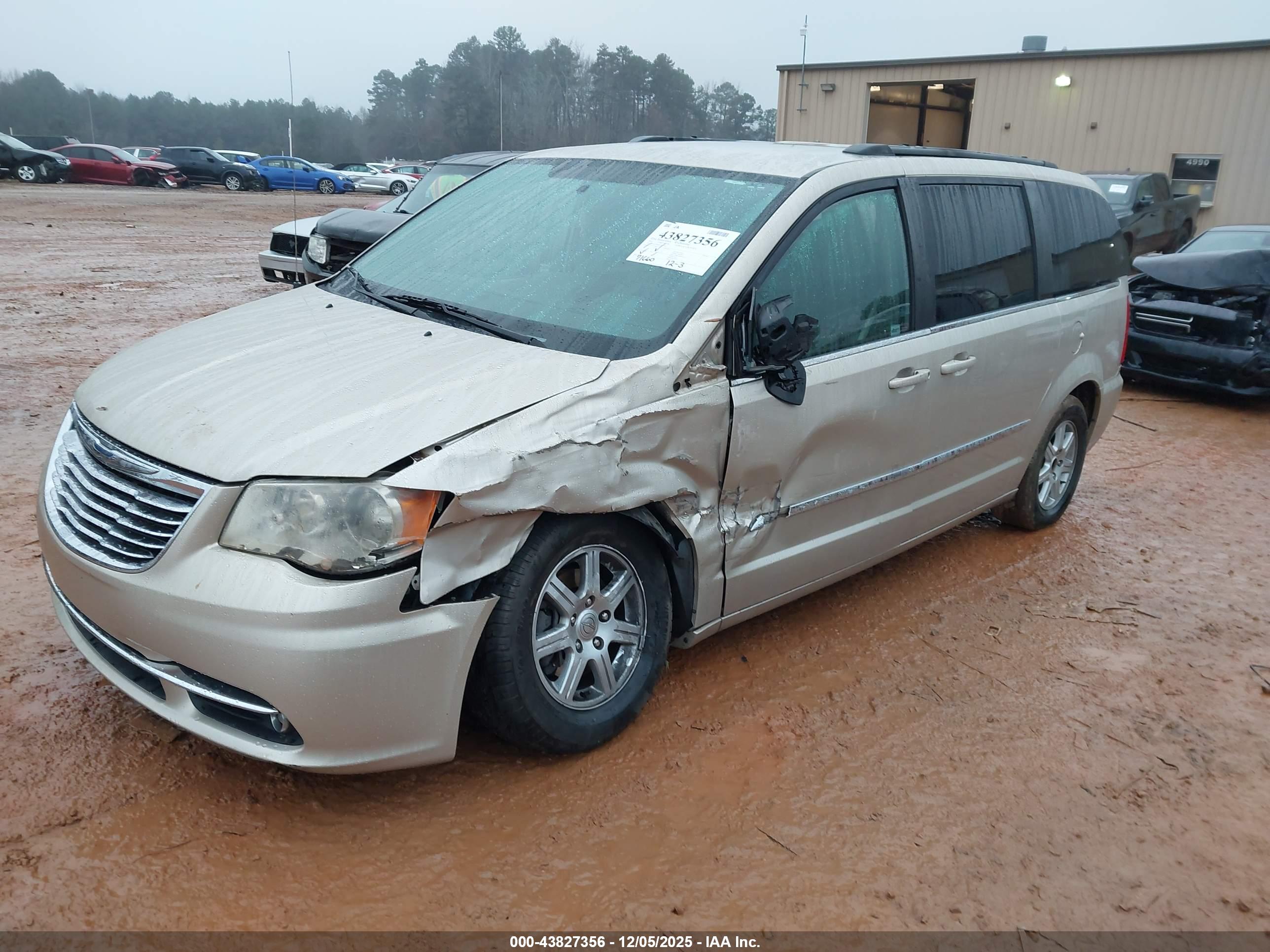 CHRYSLER TOWN image 2