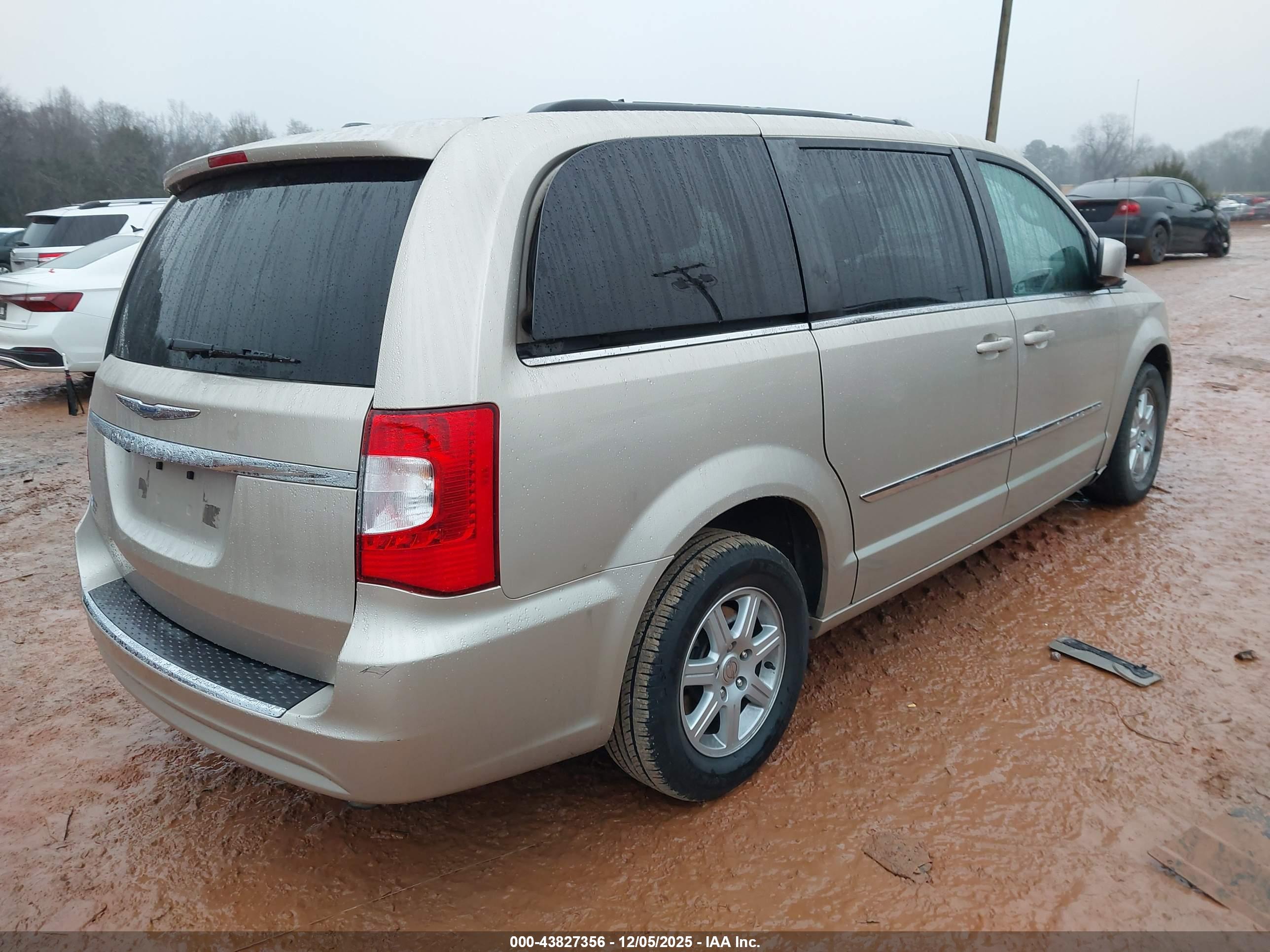 CHRYSLER TOWN image 4