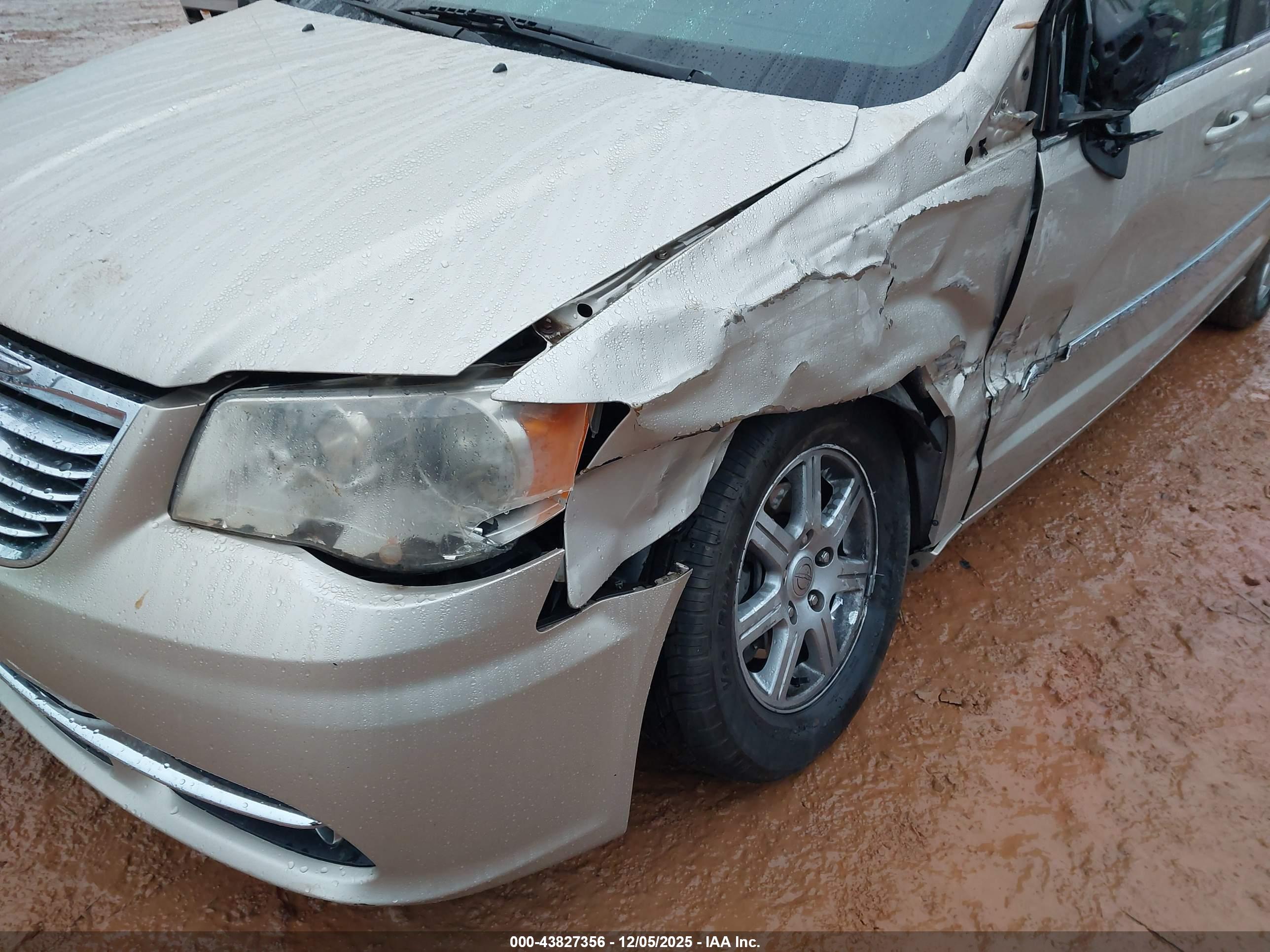 CHRYSLER TOWN image 6
