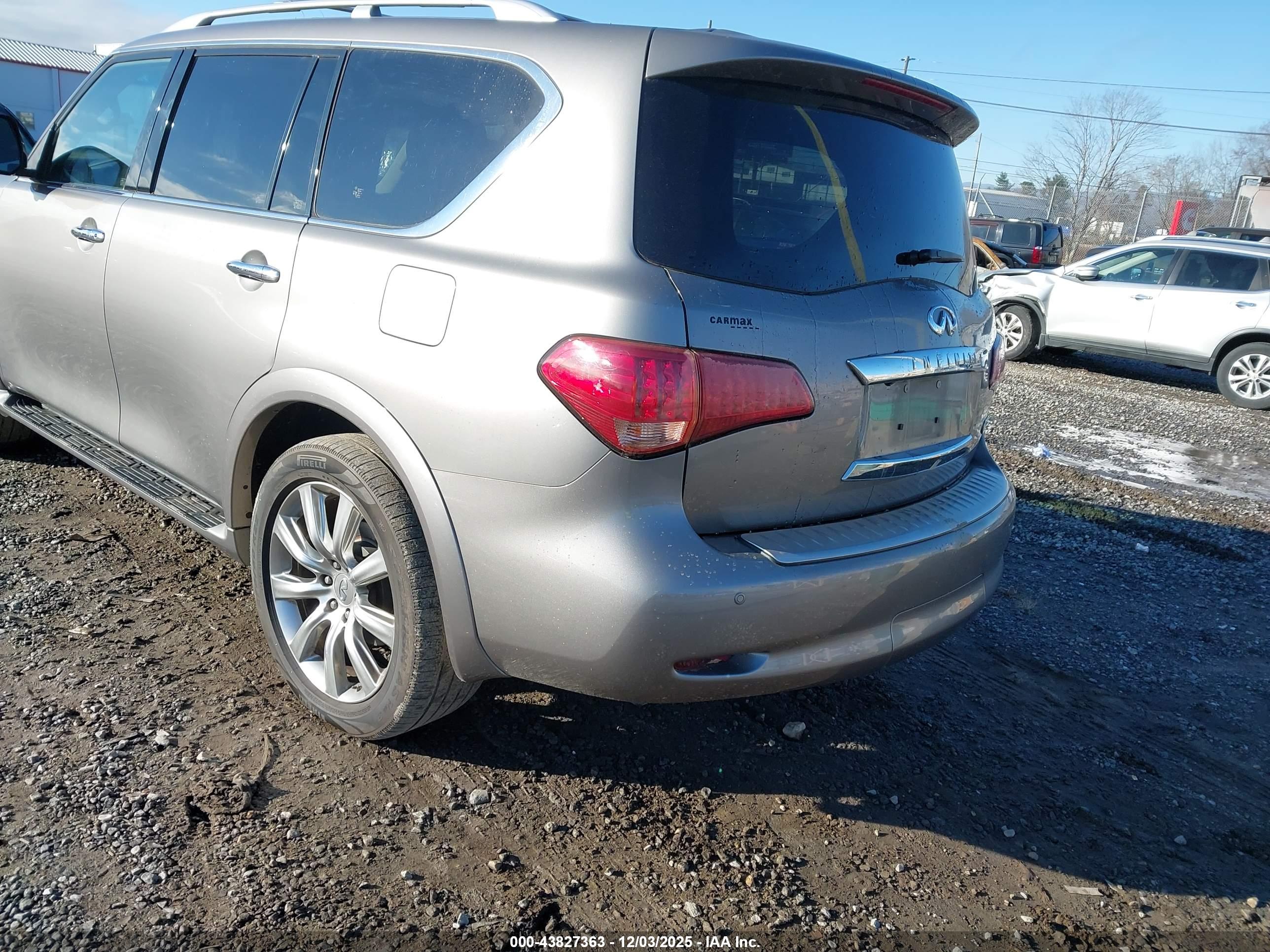 INFINITI QX56 image 3