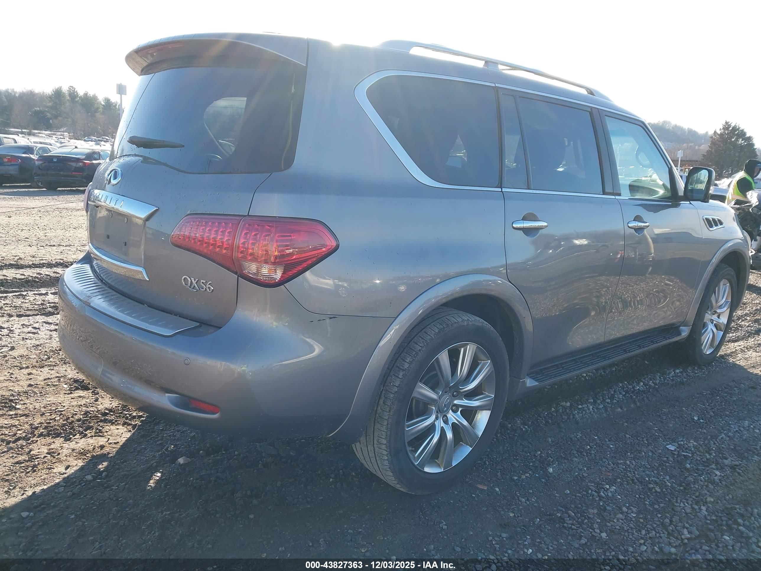INFINITI QX56 image 4