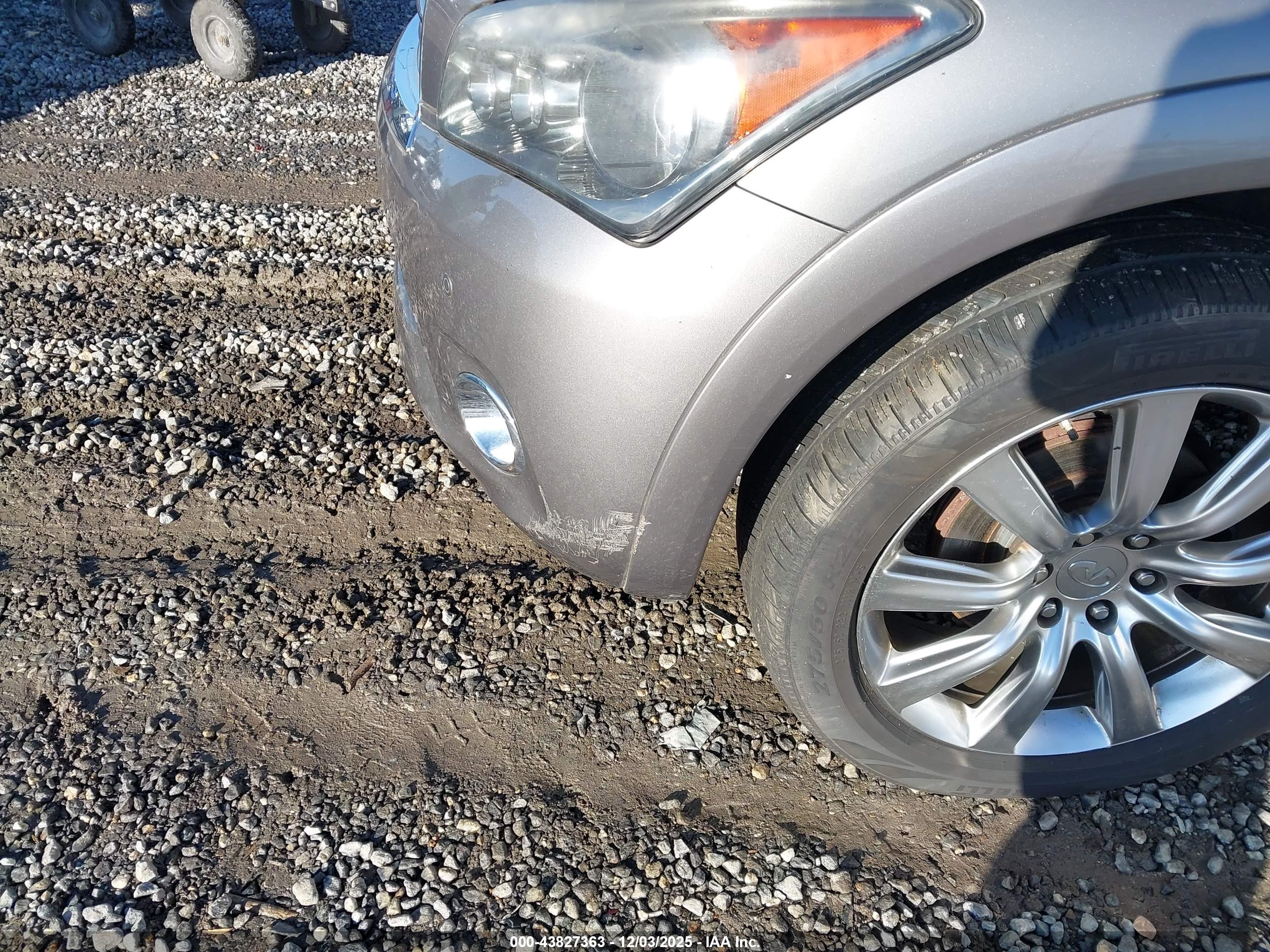 INFINITI QX56 image 6