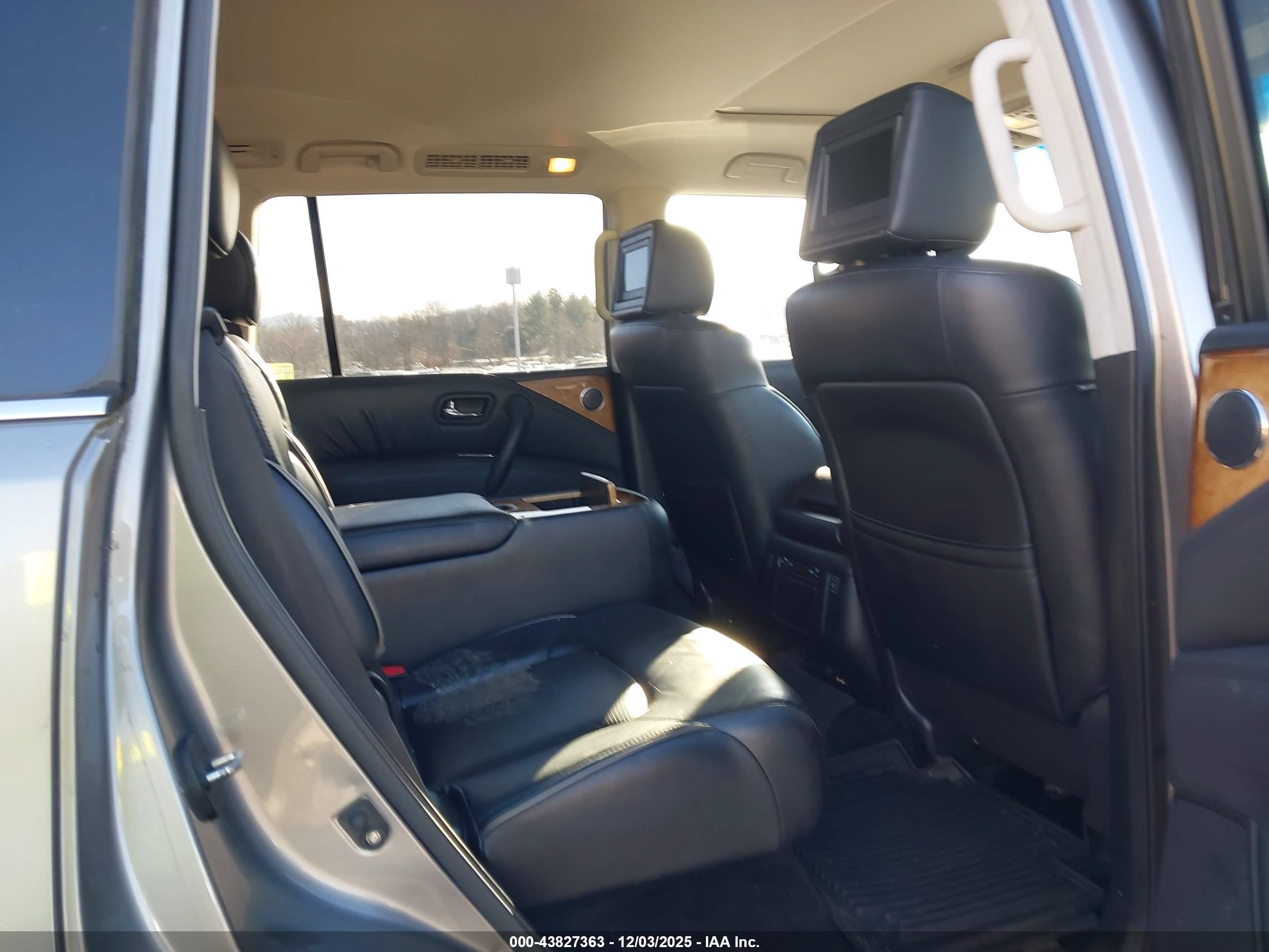 INFINITI QX56 image 8