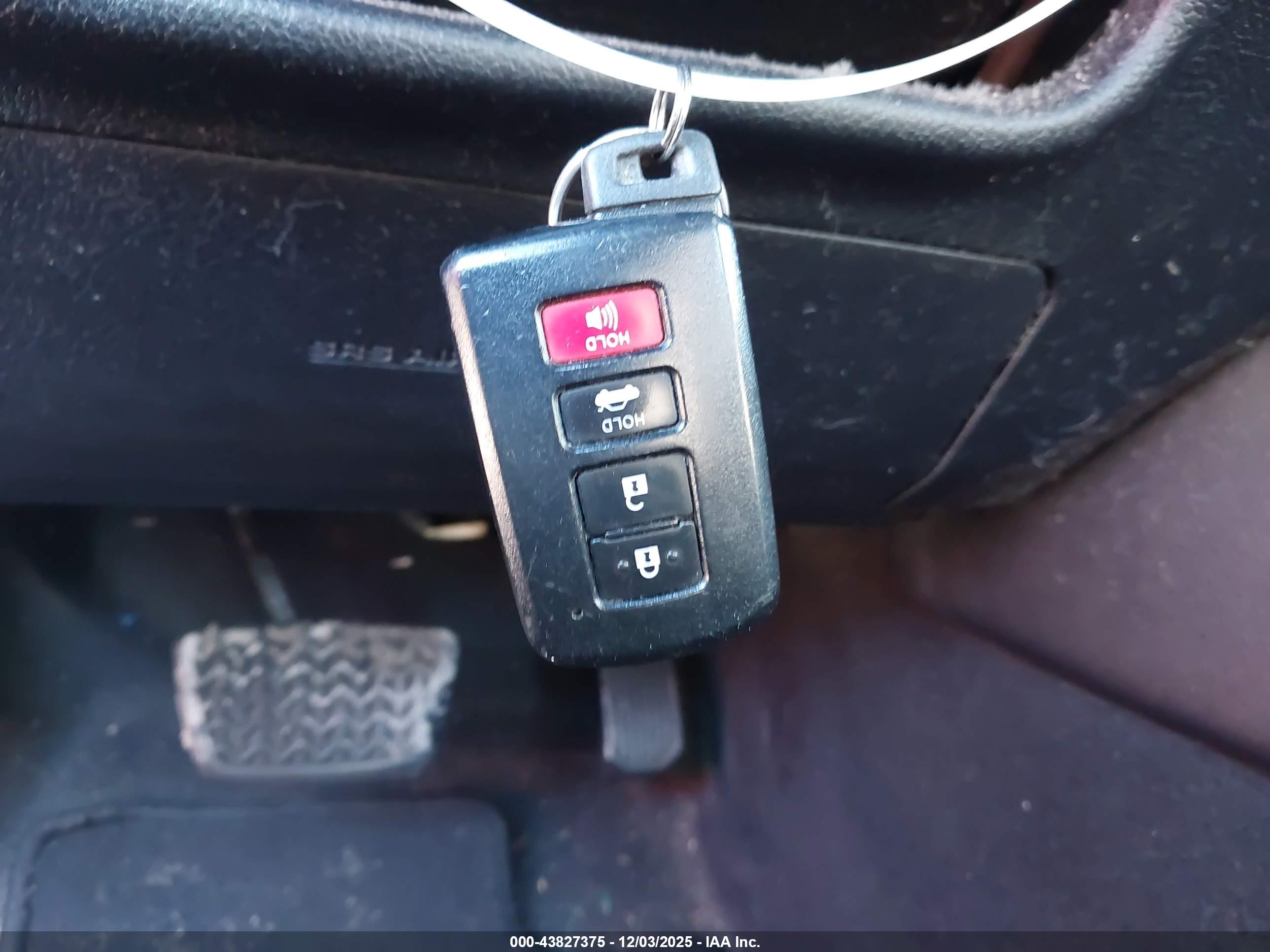 TOYOTA CAMRY image 11