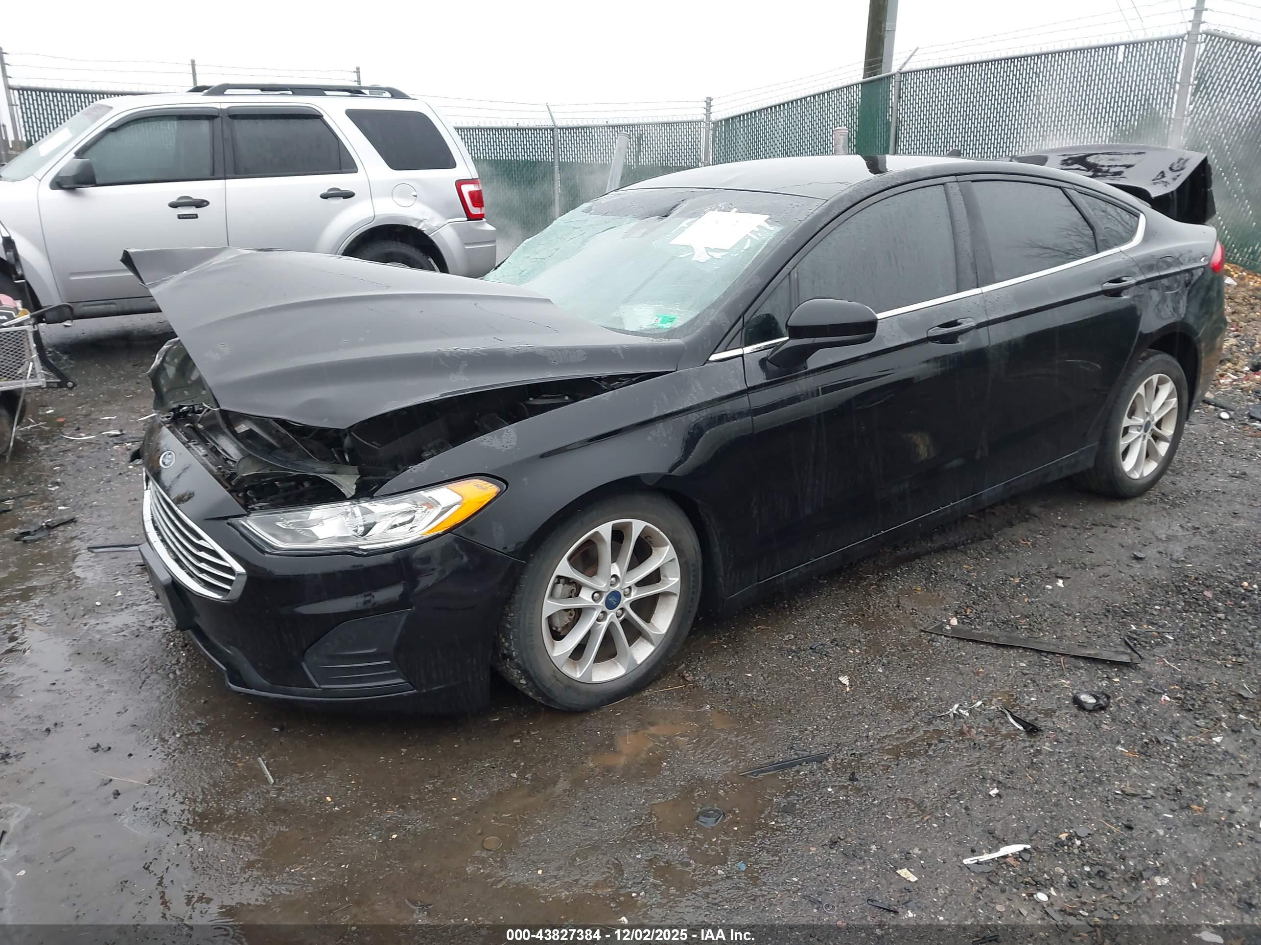 FORD FUSION image 2