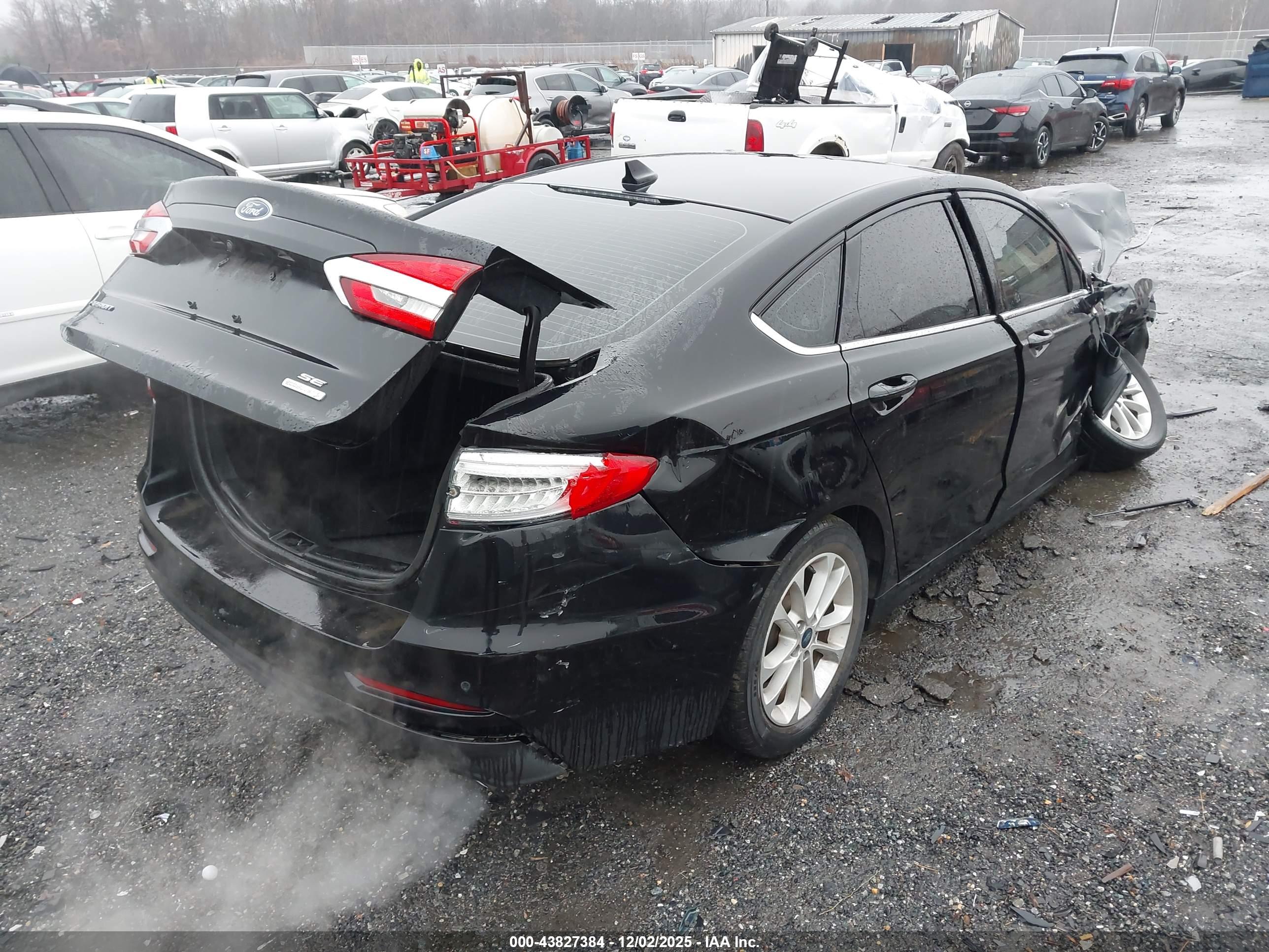 FORD FUSION image 4