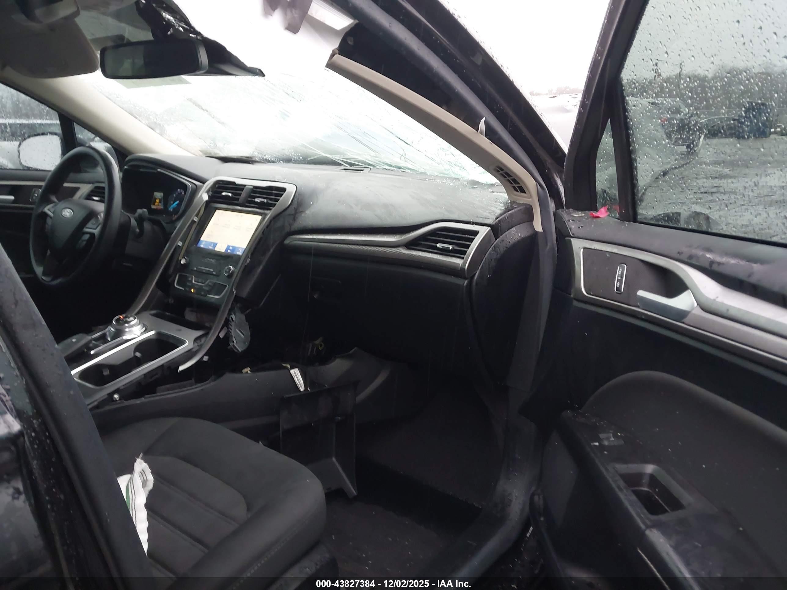 FORD FUSION image 5