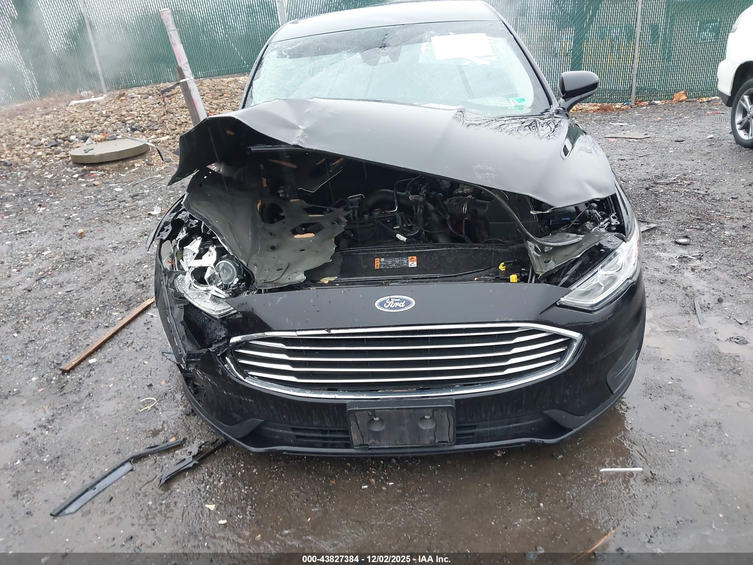 FORD FUSION image 6
