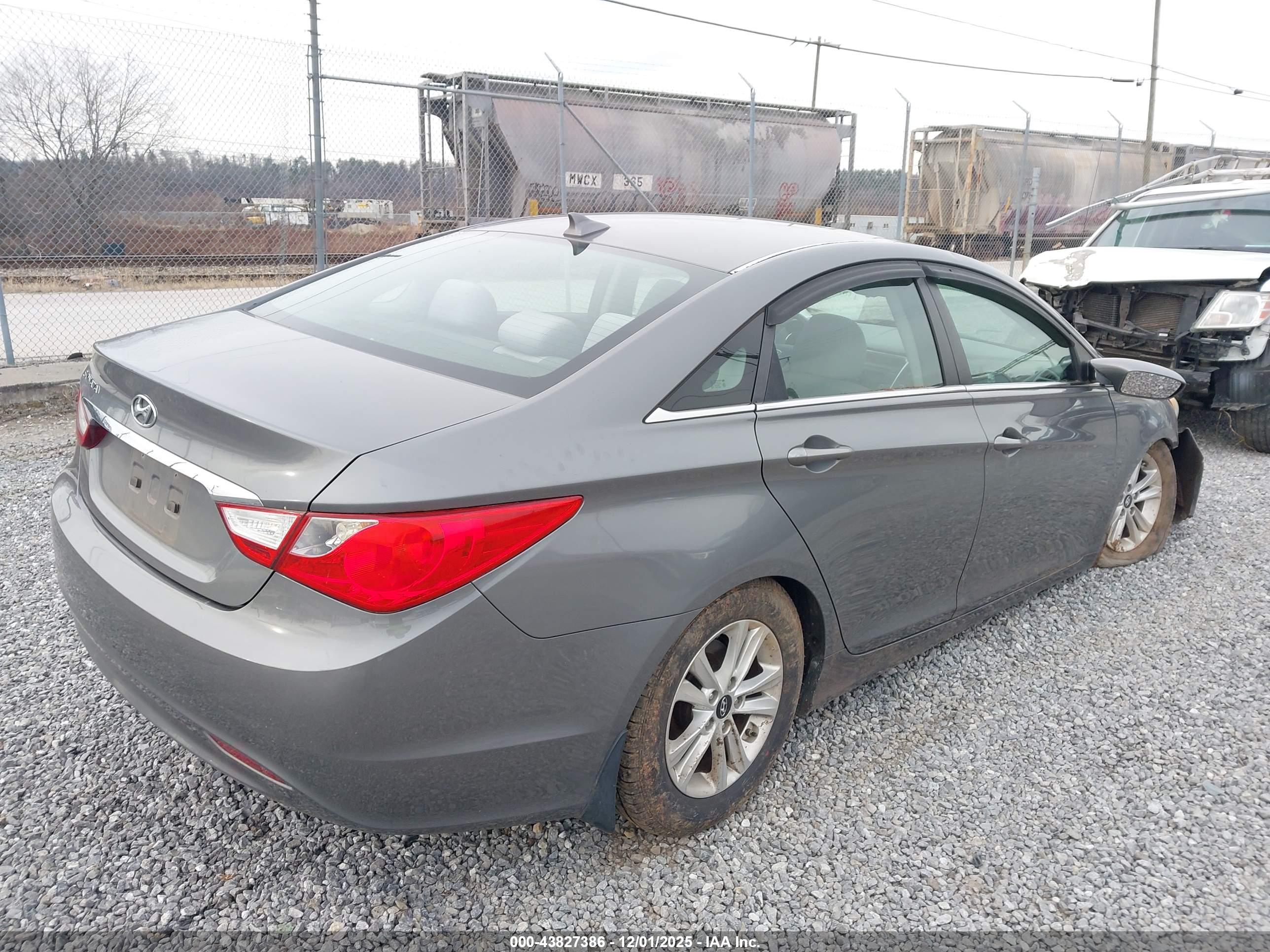 HYUNDAI SONATA image 4