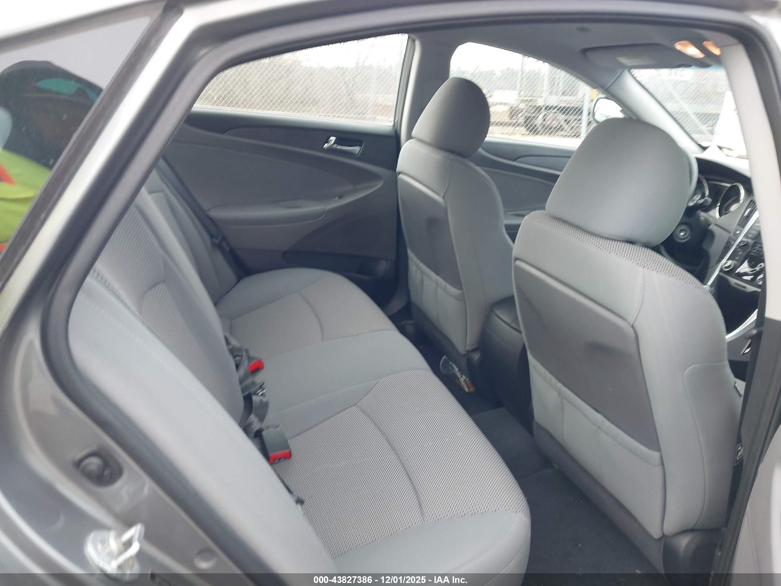 HYUNDAI SONATA image 8