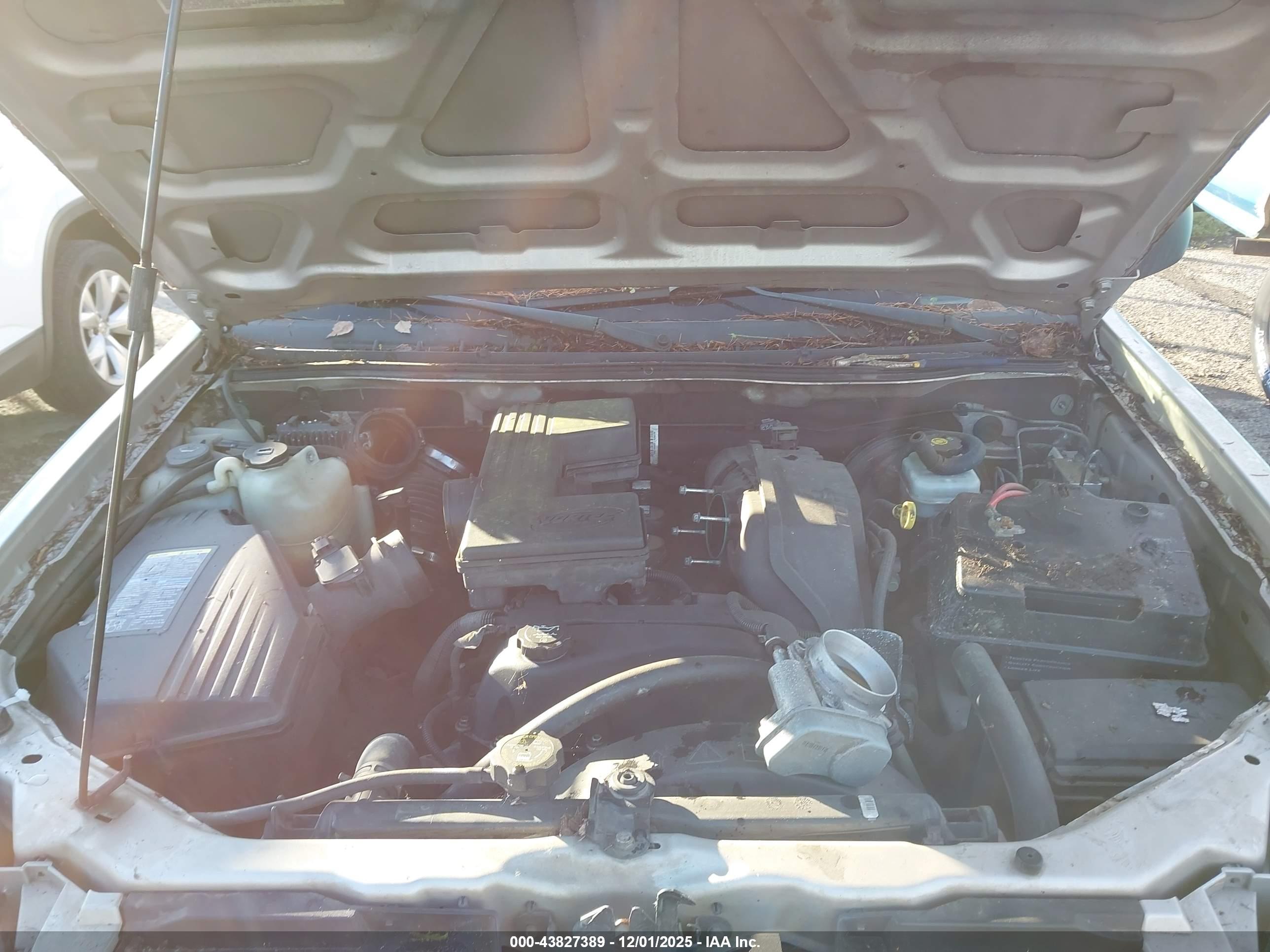 CHEVROLET COLORADO image 10