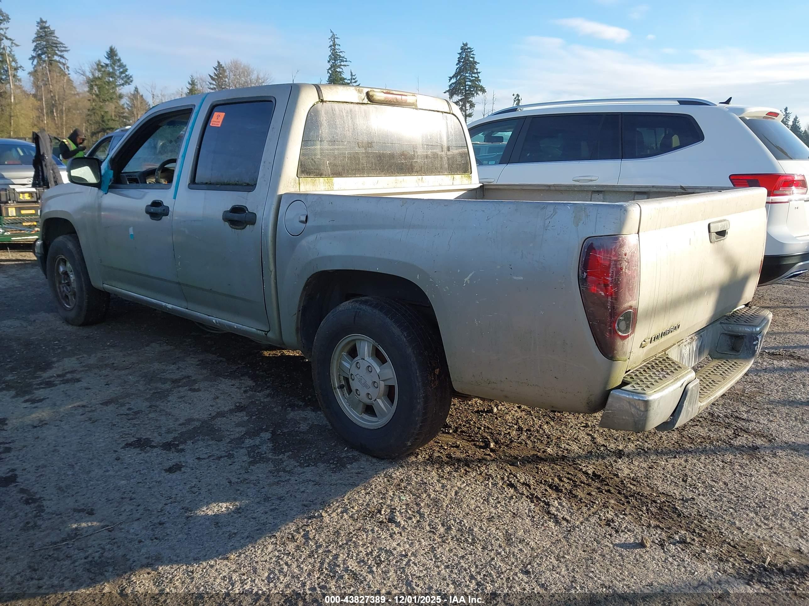 CHEVROLET COLORADO image 3