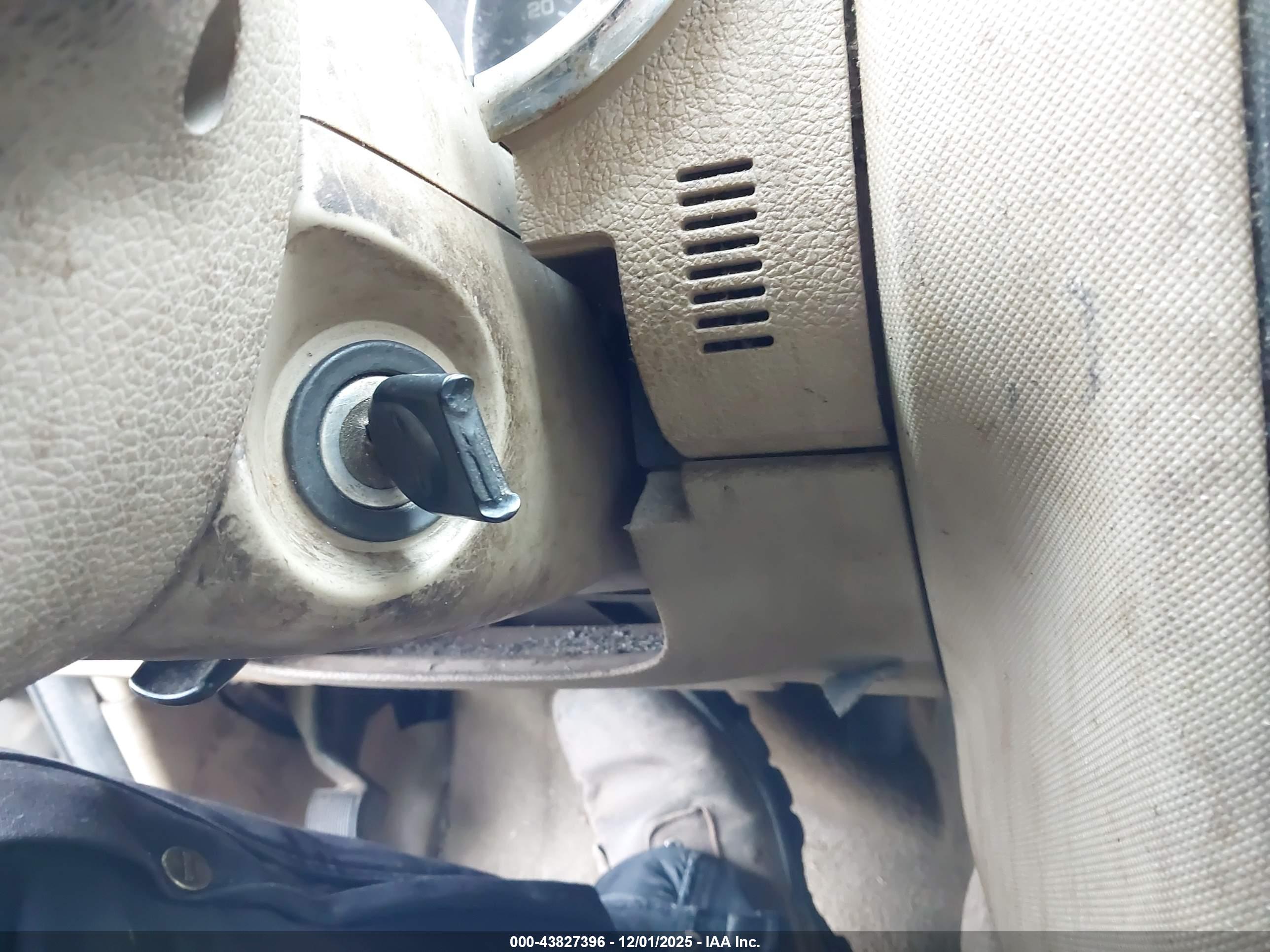 FORD EXPLORER image 11
