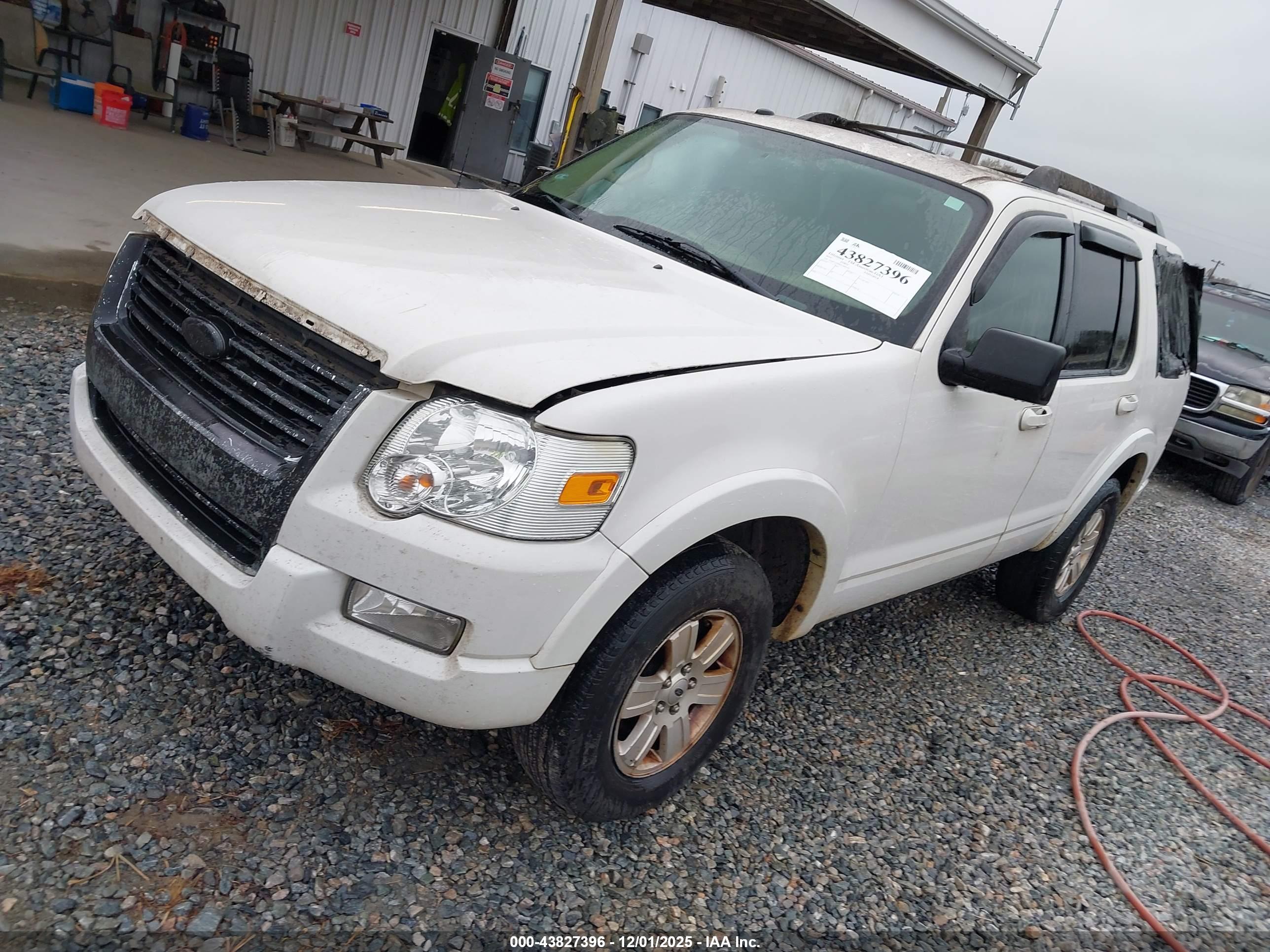 FORD EXPLORER image 2