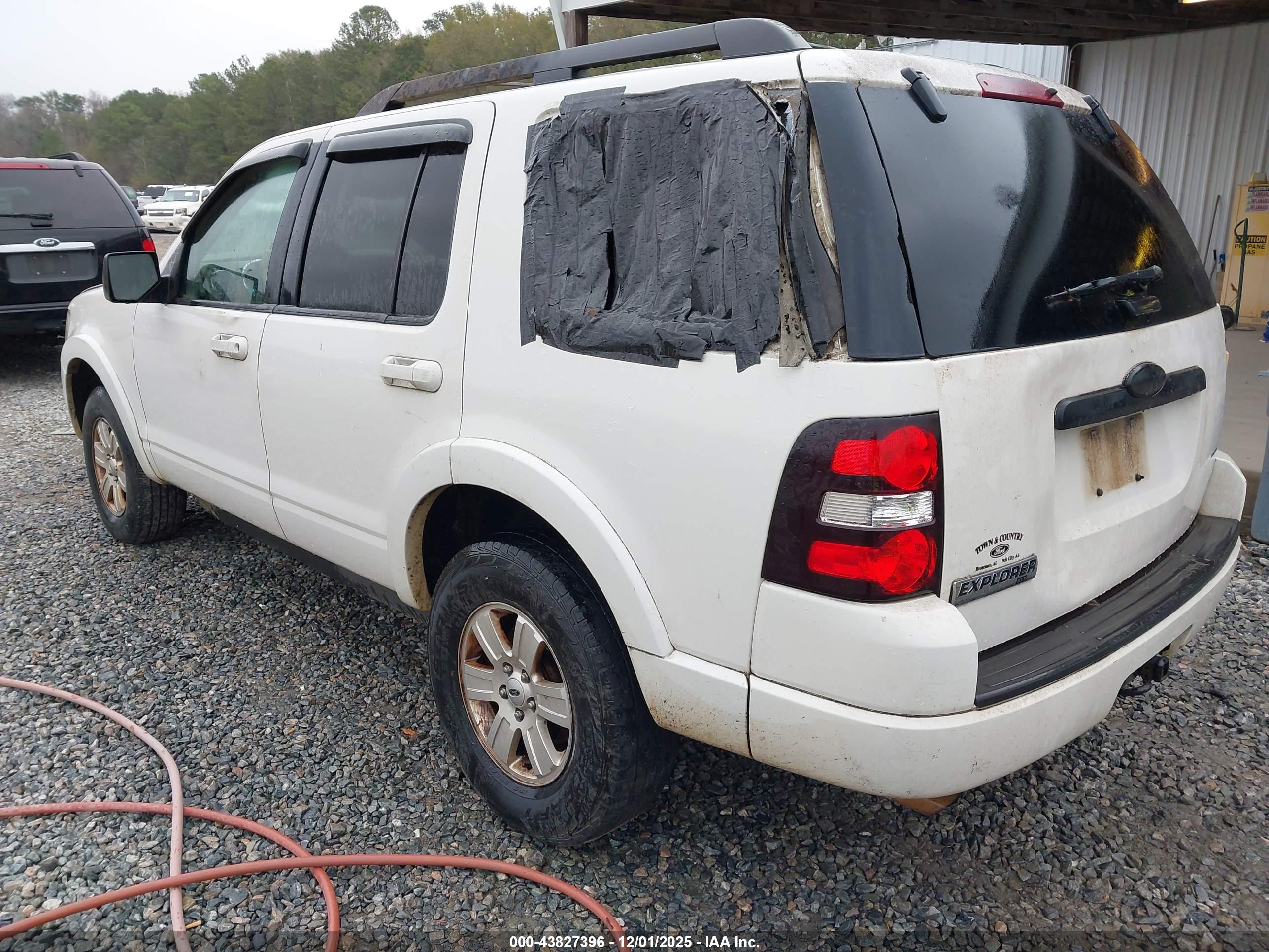 FORD EXPLORER image 3