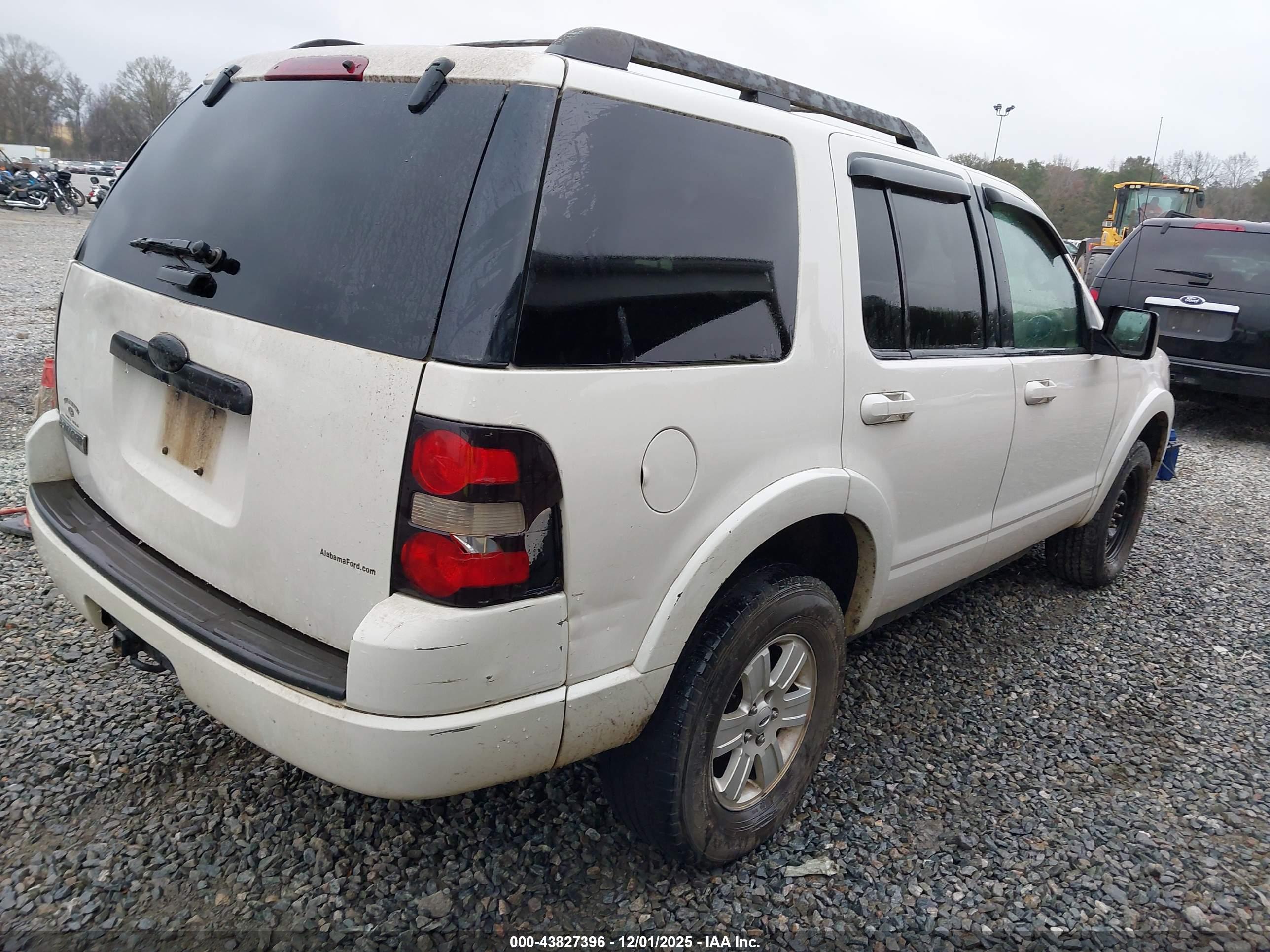 FORD EXPLORER image 4