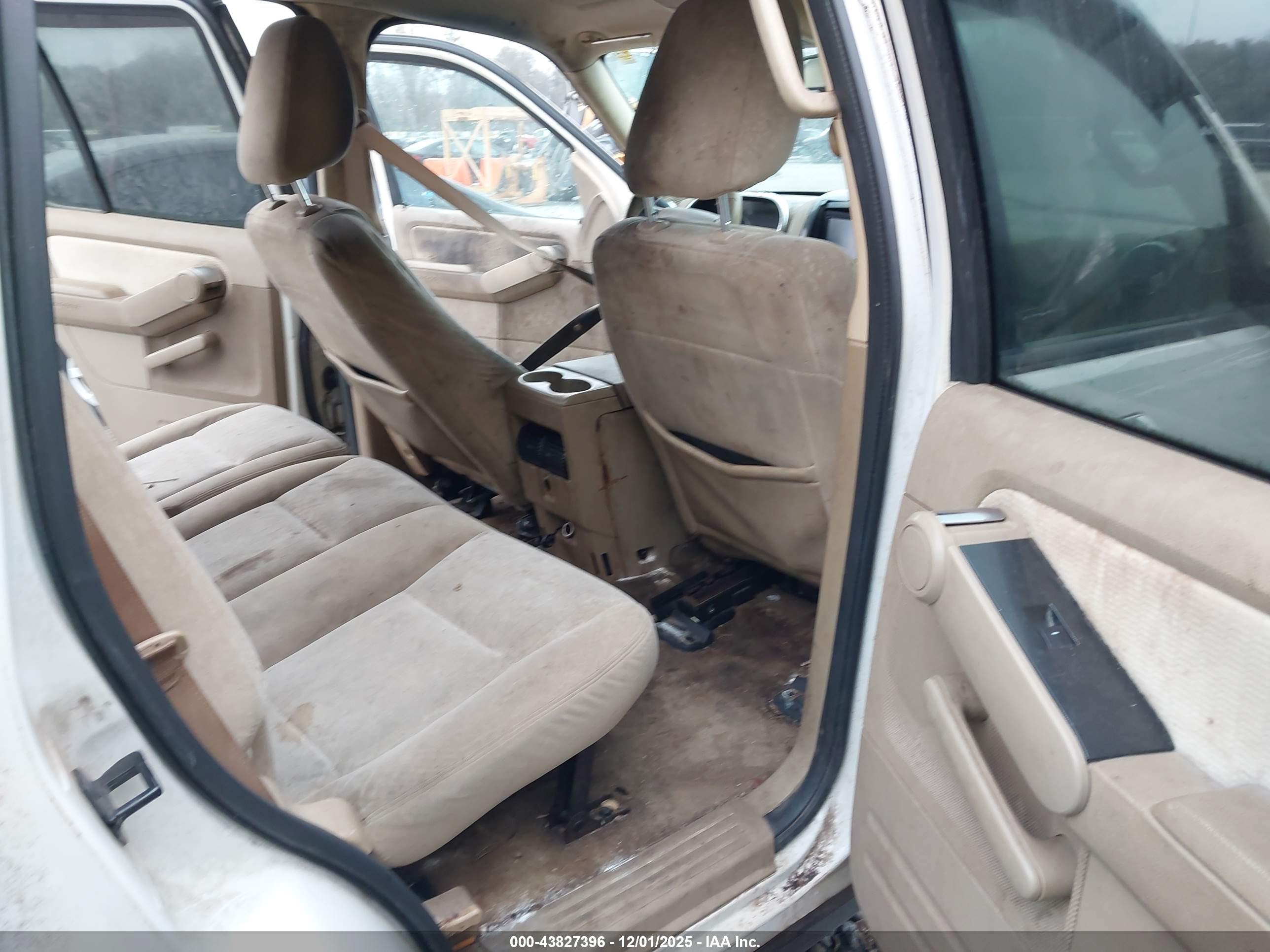 FORD EXPLORER image 8