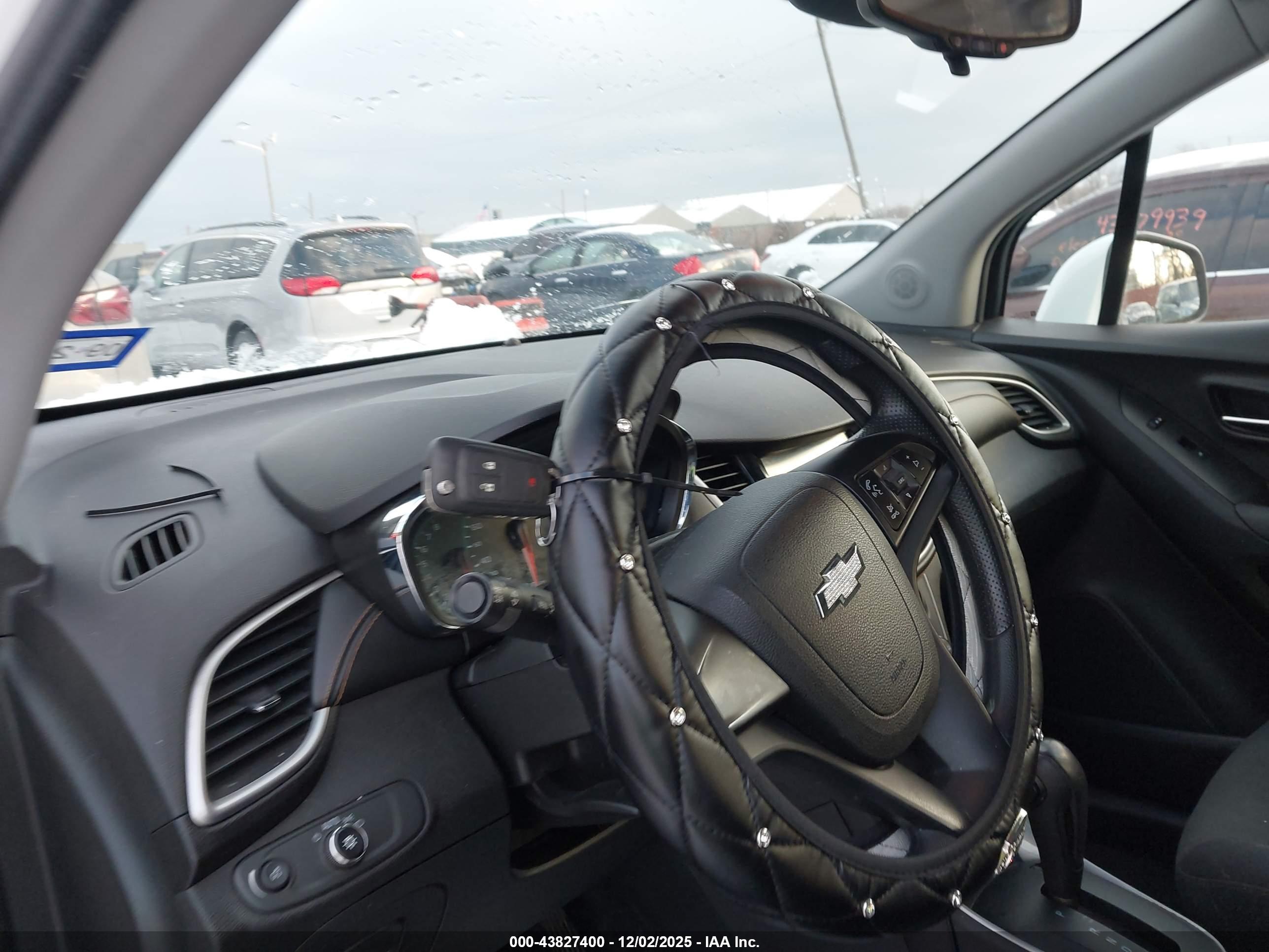 CHEVROLET TRAX image 11
