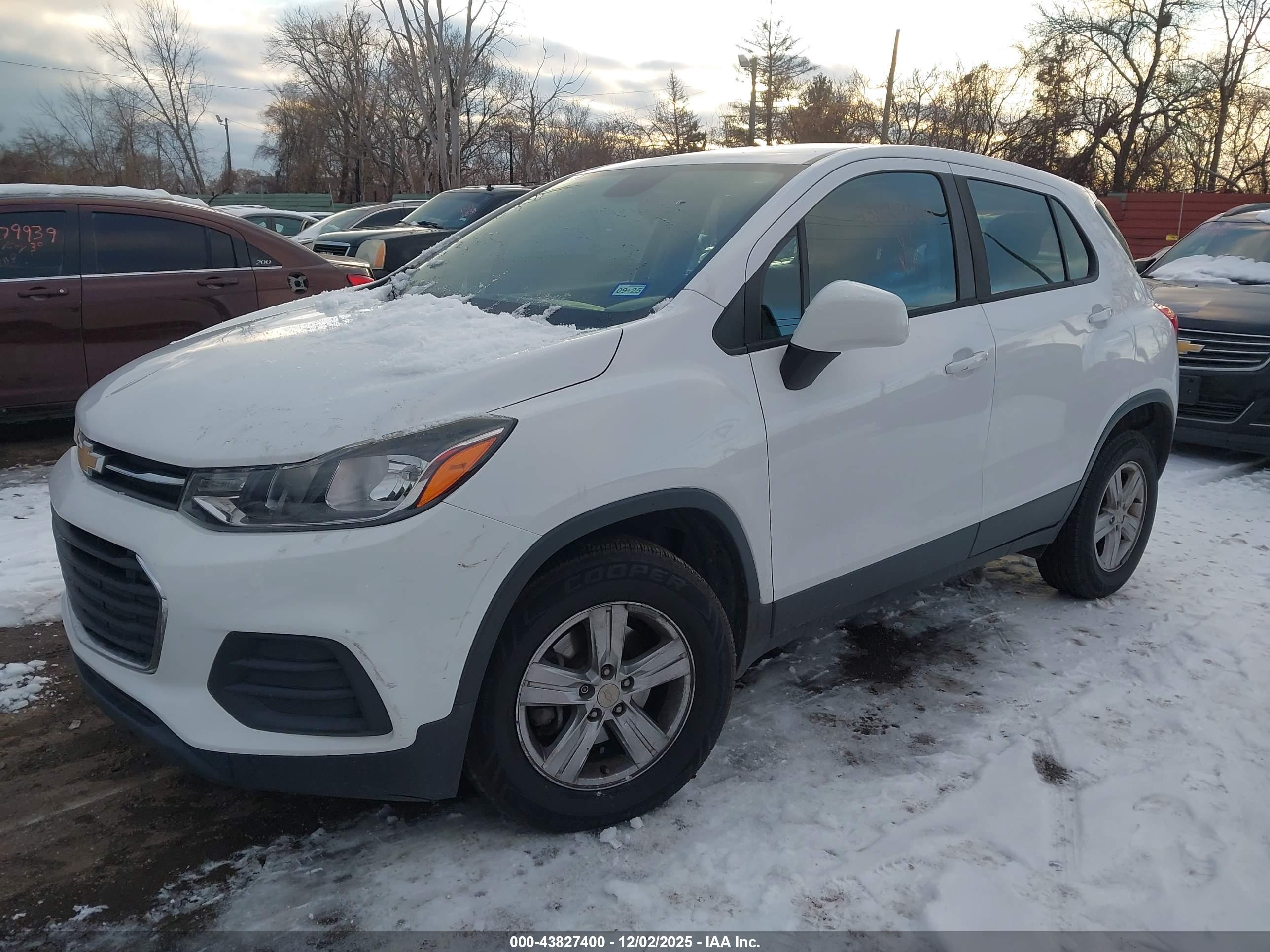 CHEVROLET TRAX image 2