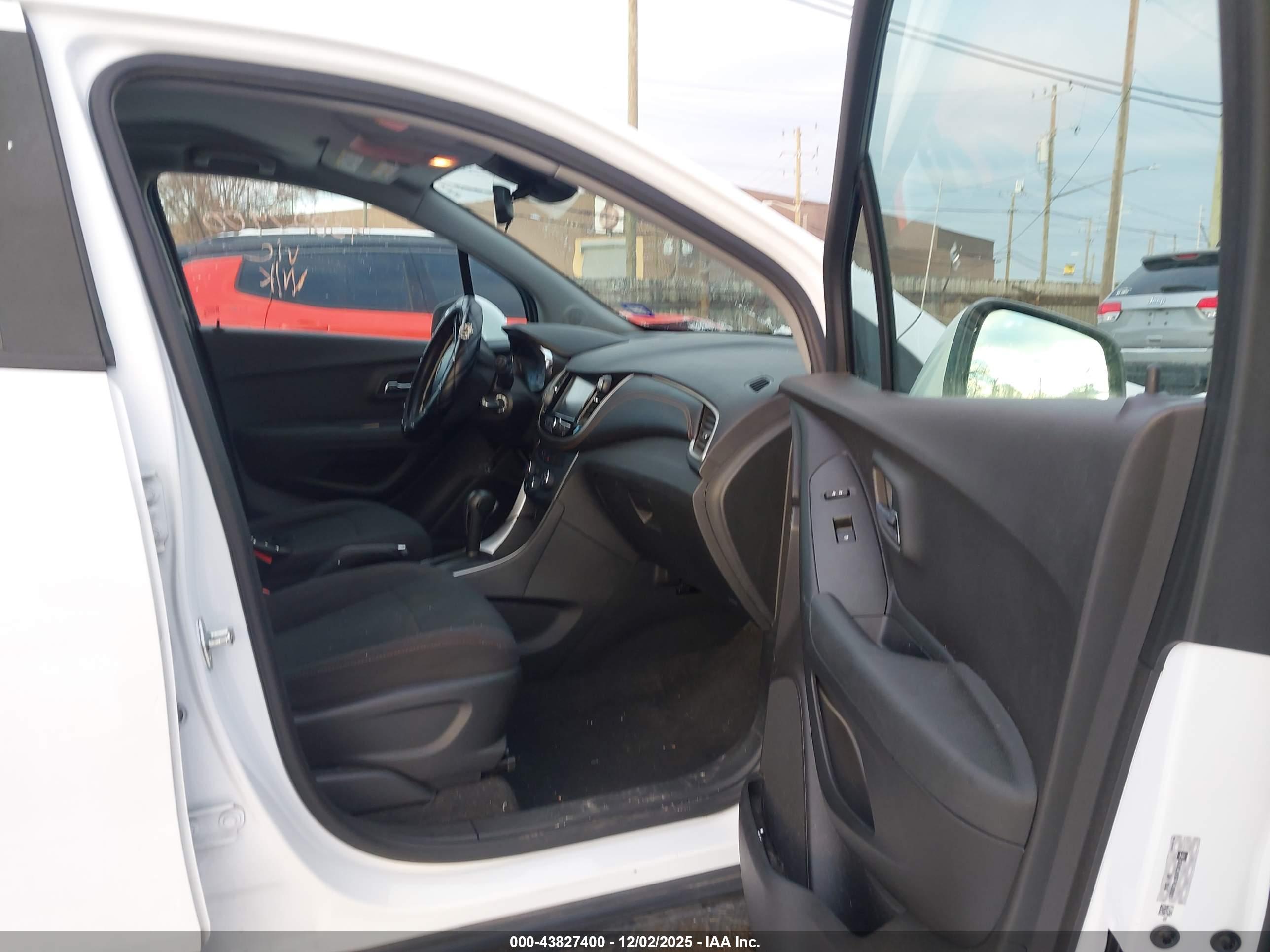 CHEVROLET TRAX image 5