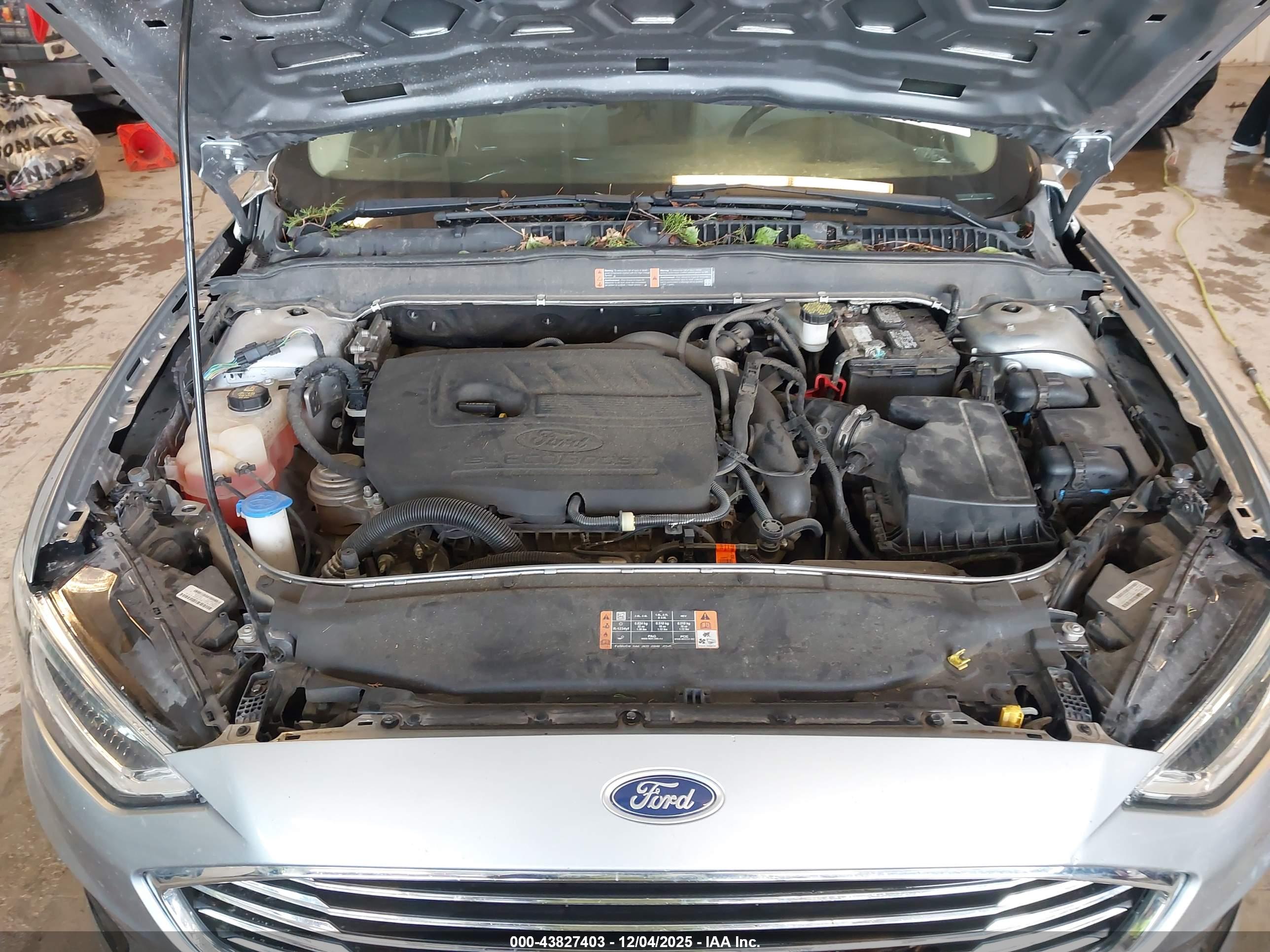 FORD FUSION image 10