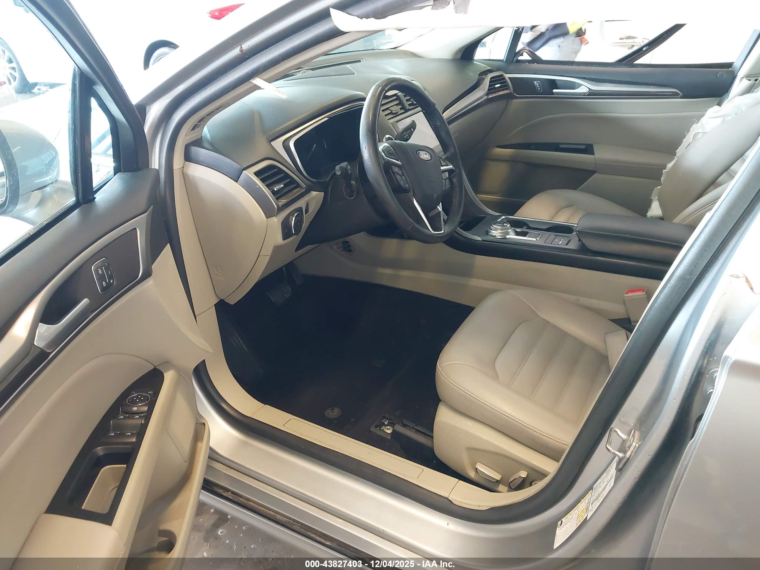 FORD FUSION image 5