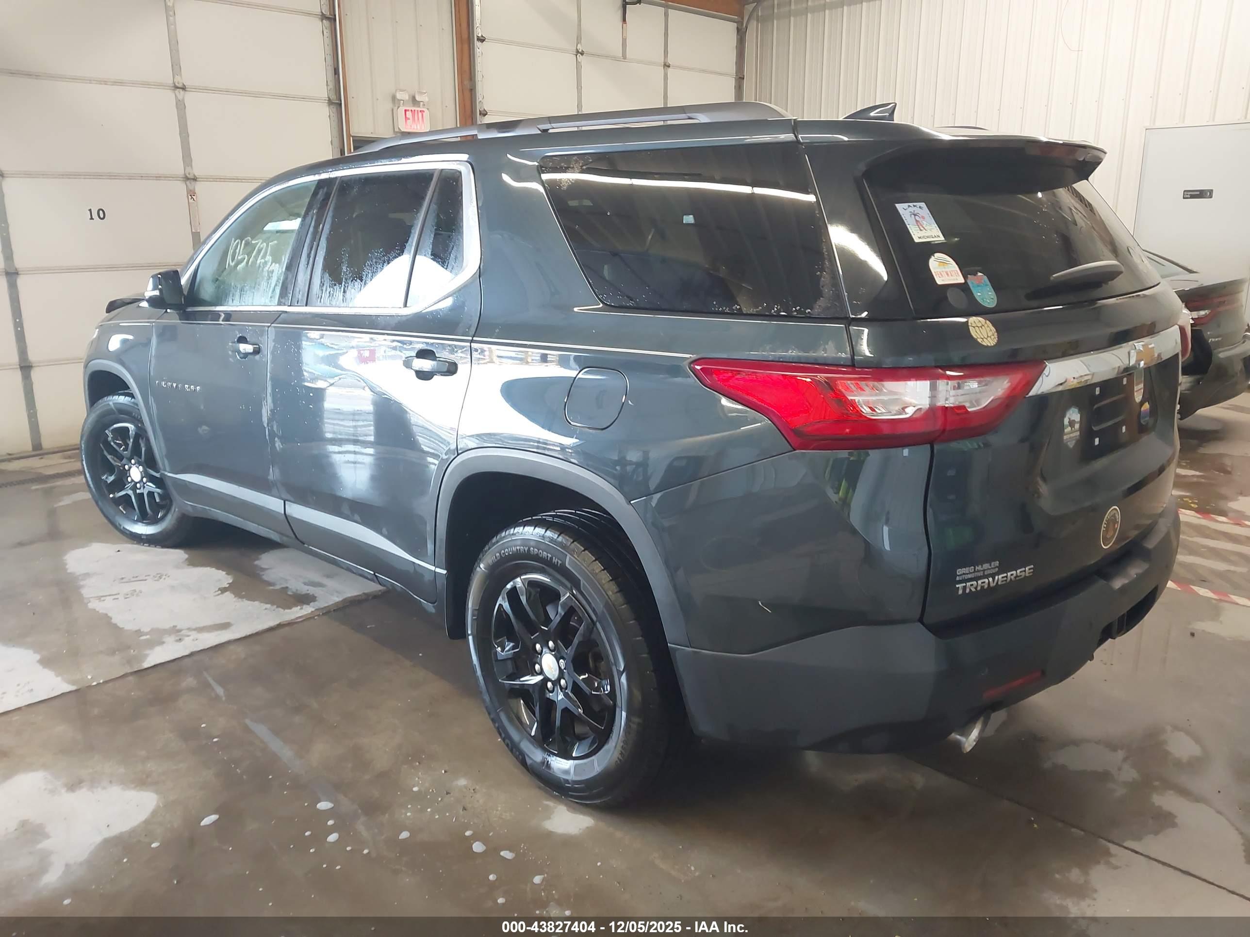CHEVROLET TRAVERSE image 3