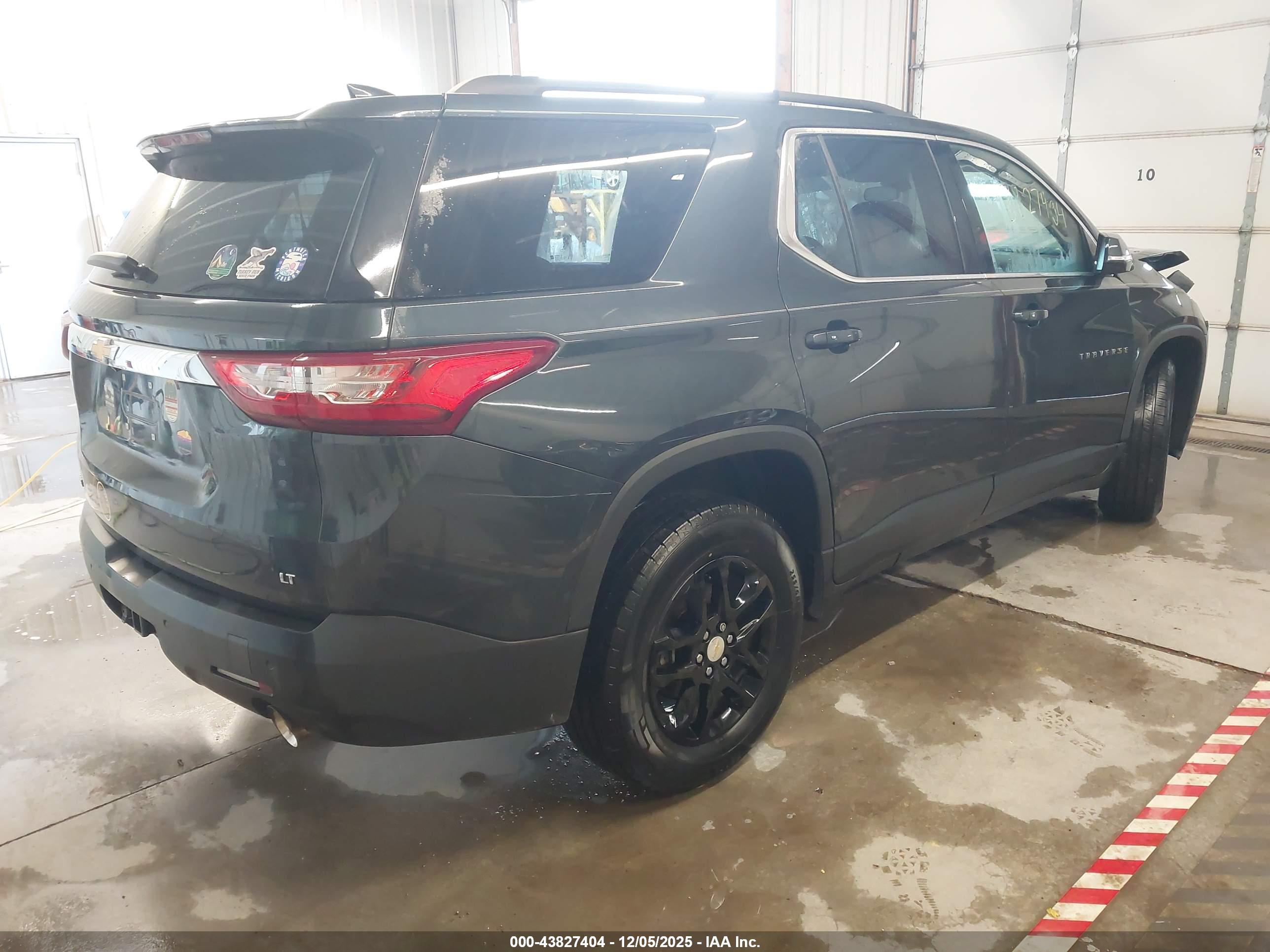 CHEVROLET TRAVERSE image 4