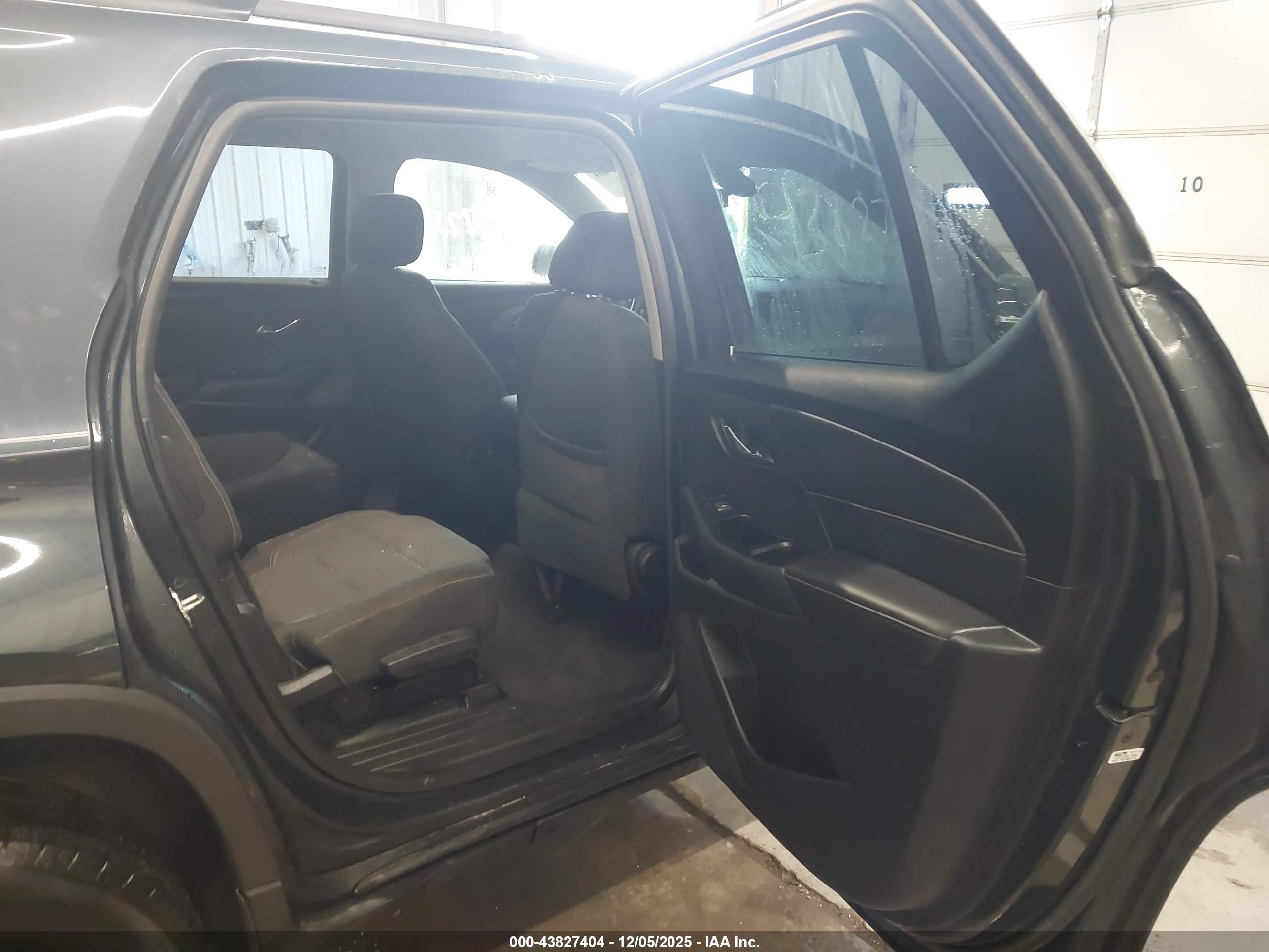 CHEVROLET TRAVERSE image 8
