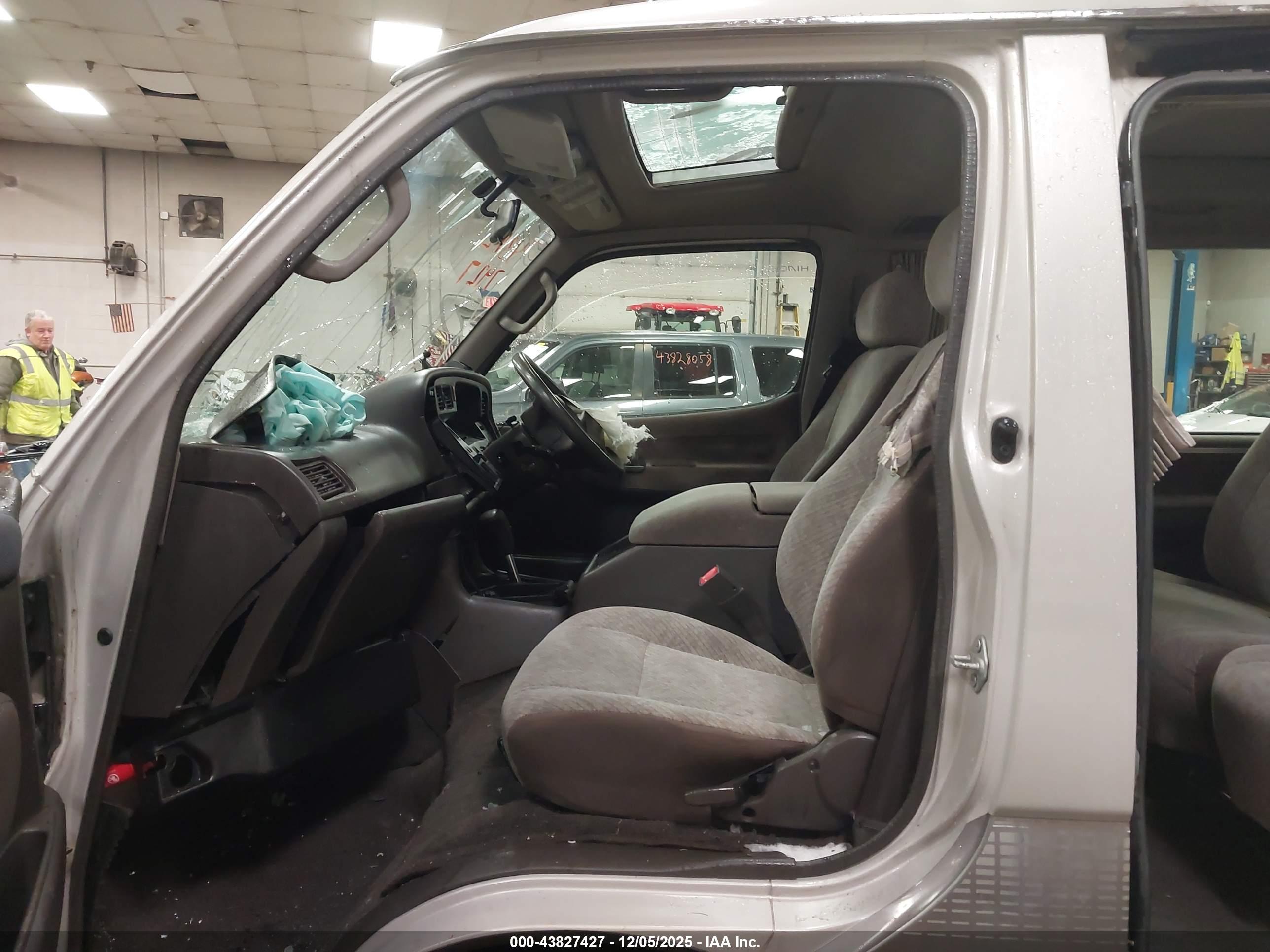TOYOTA HIACE image 5