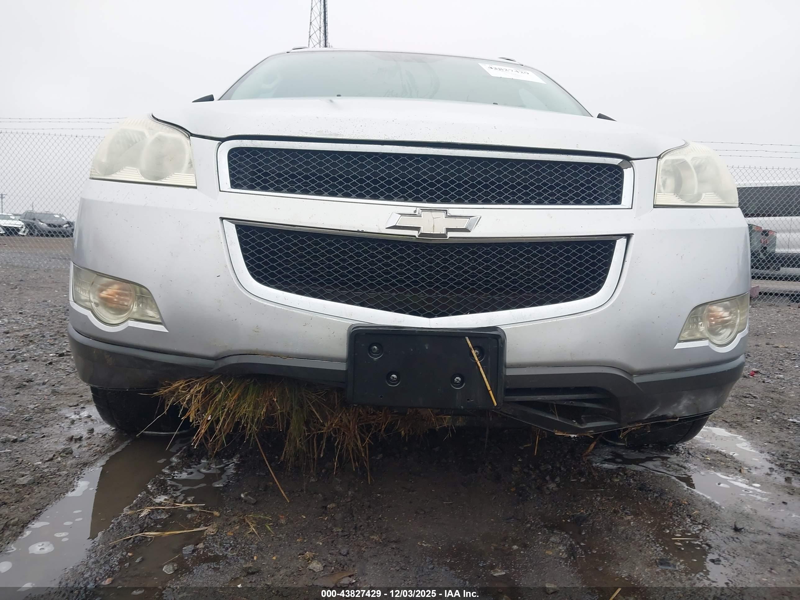 CHEVROLET TRAVERSE image 6