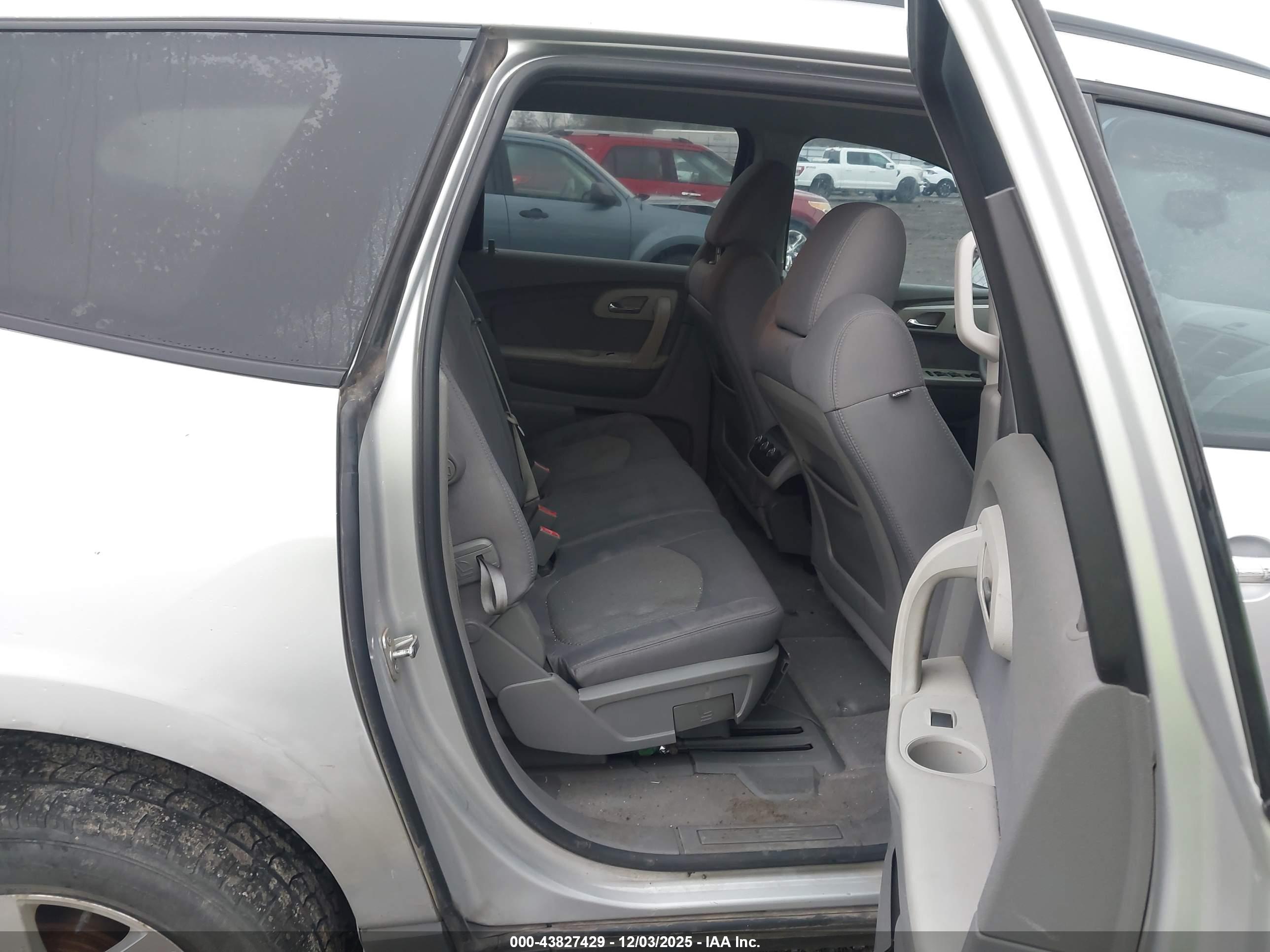 CHEVROLET TRAVERSE image 8