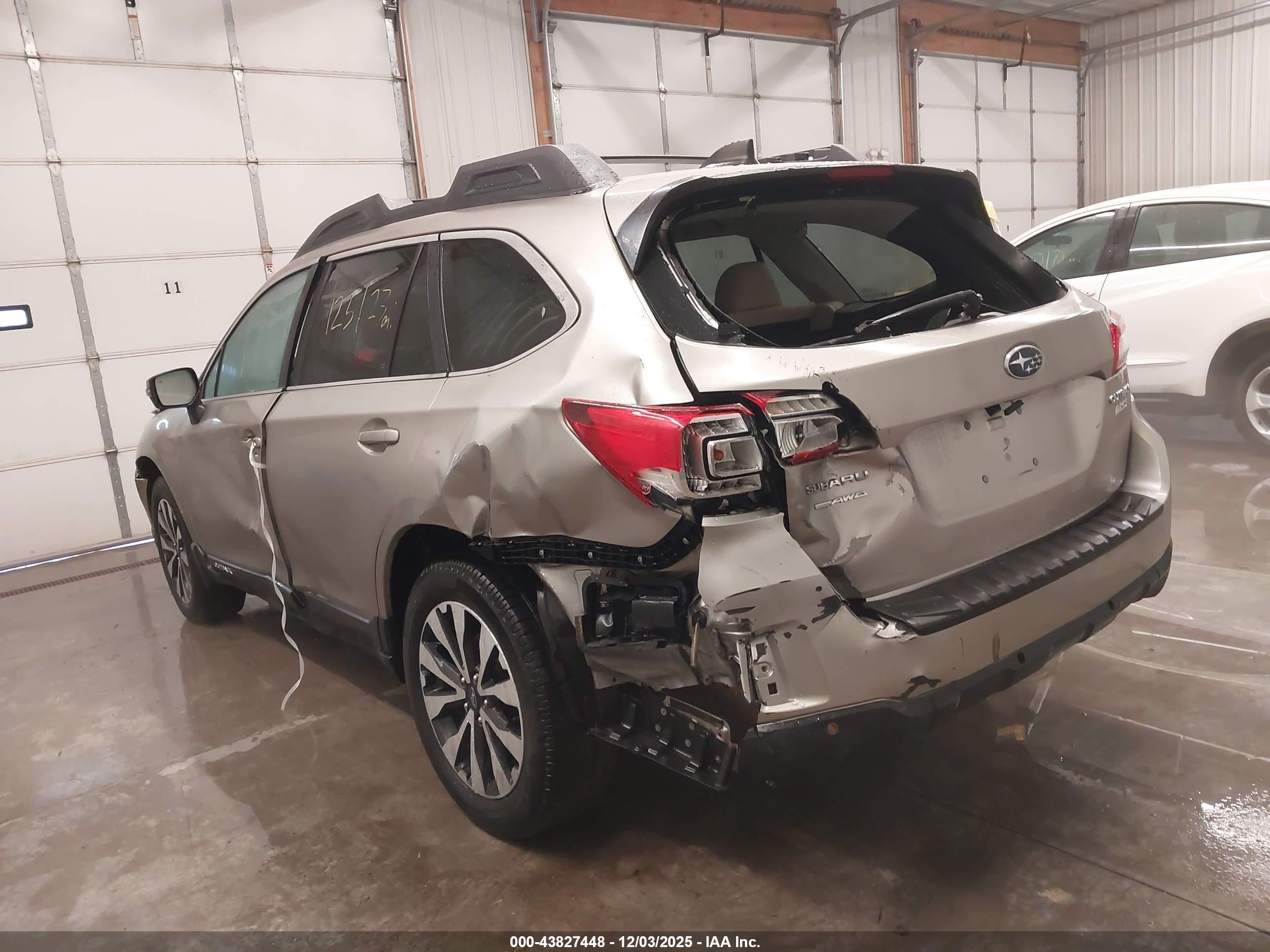 SUBARU OUTBACK image 3