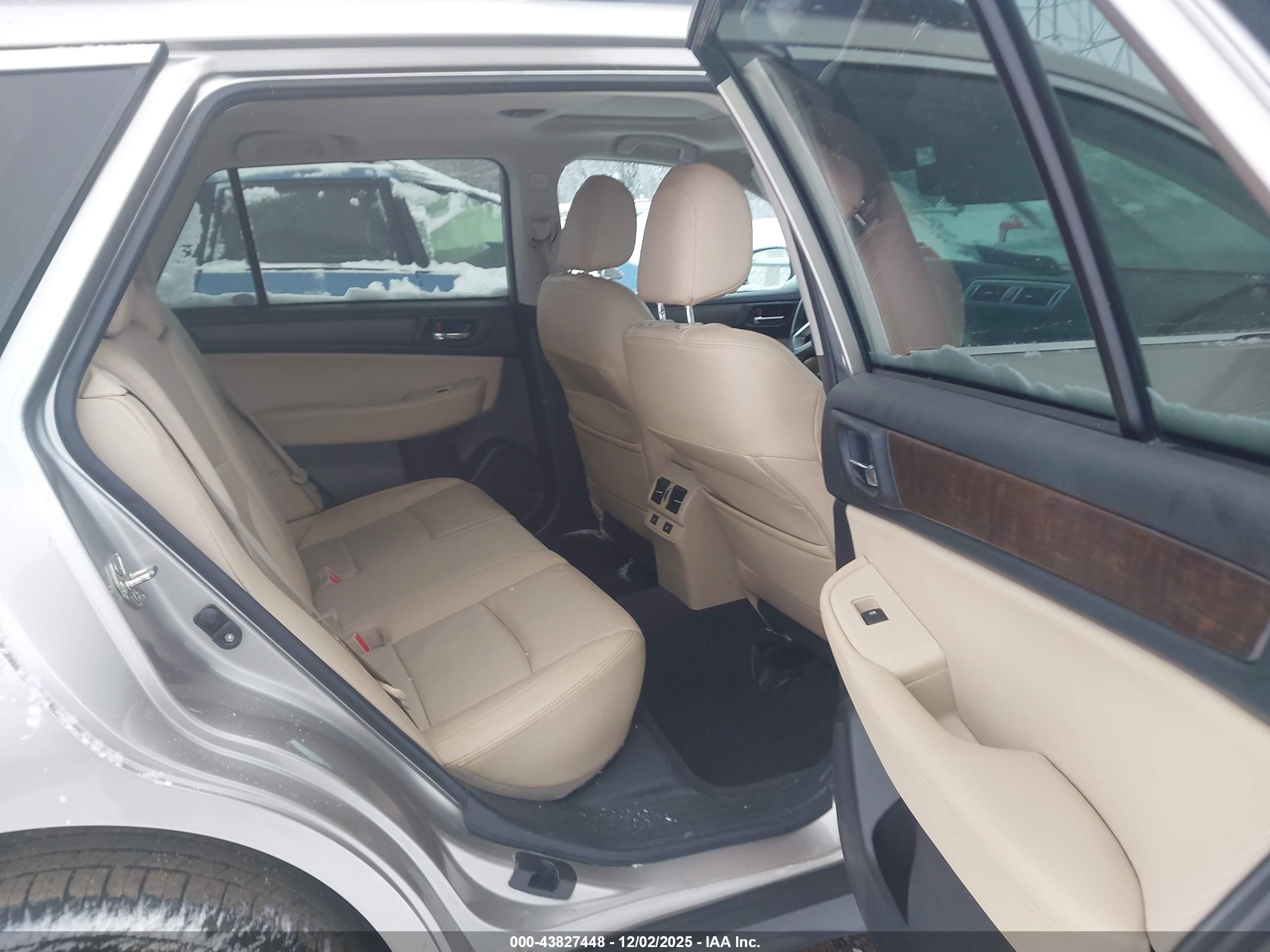 SUBARU OUTBACK image 8