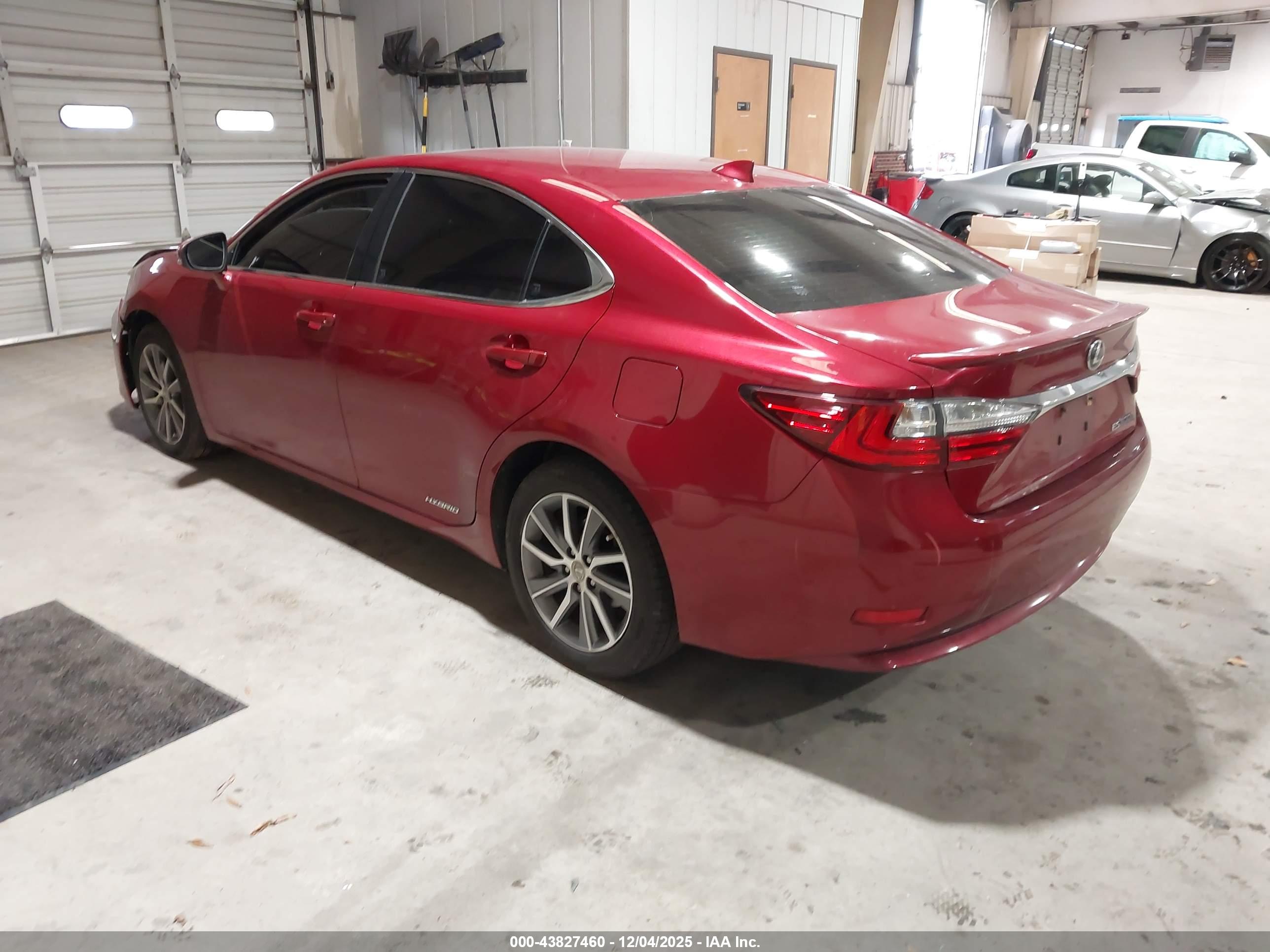 LEXUS ES image 3