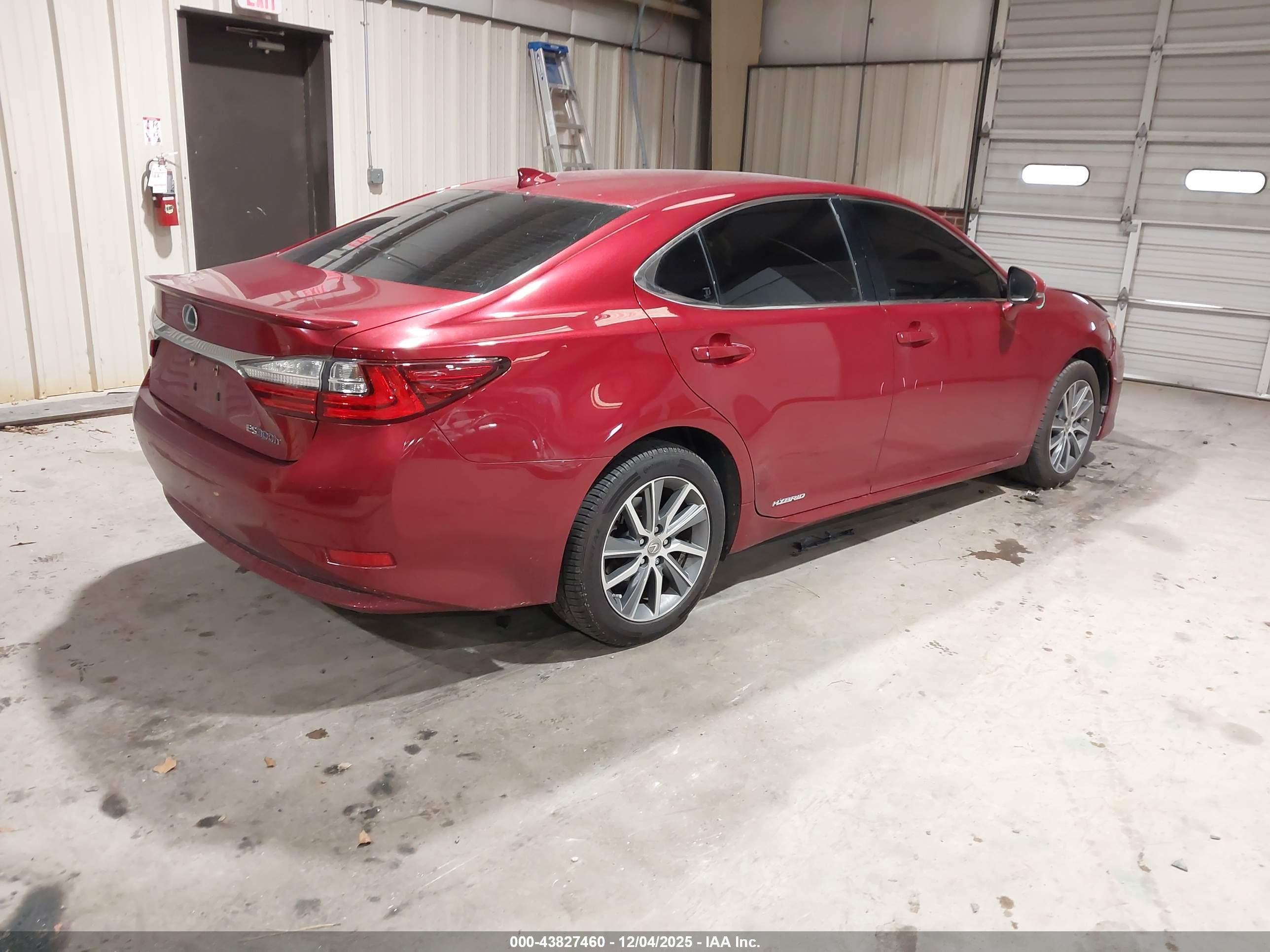 LEXUS ES image 4