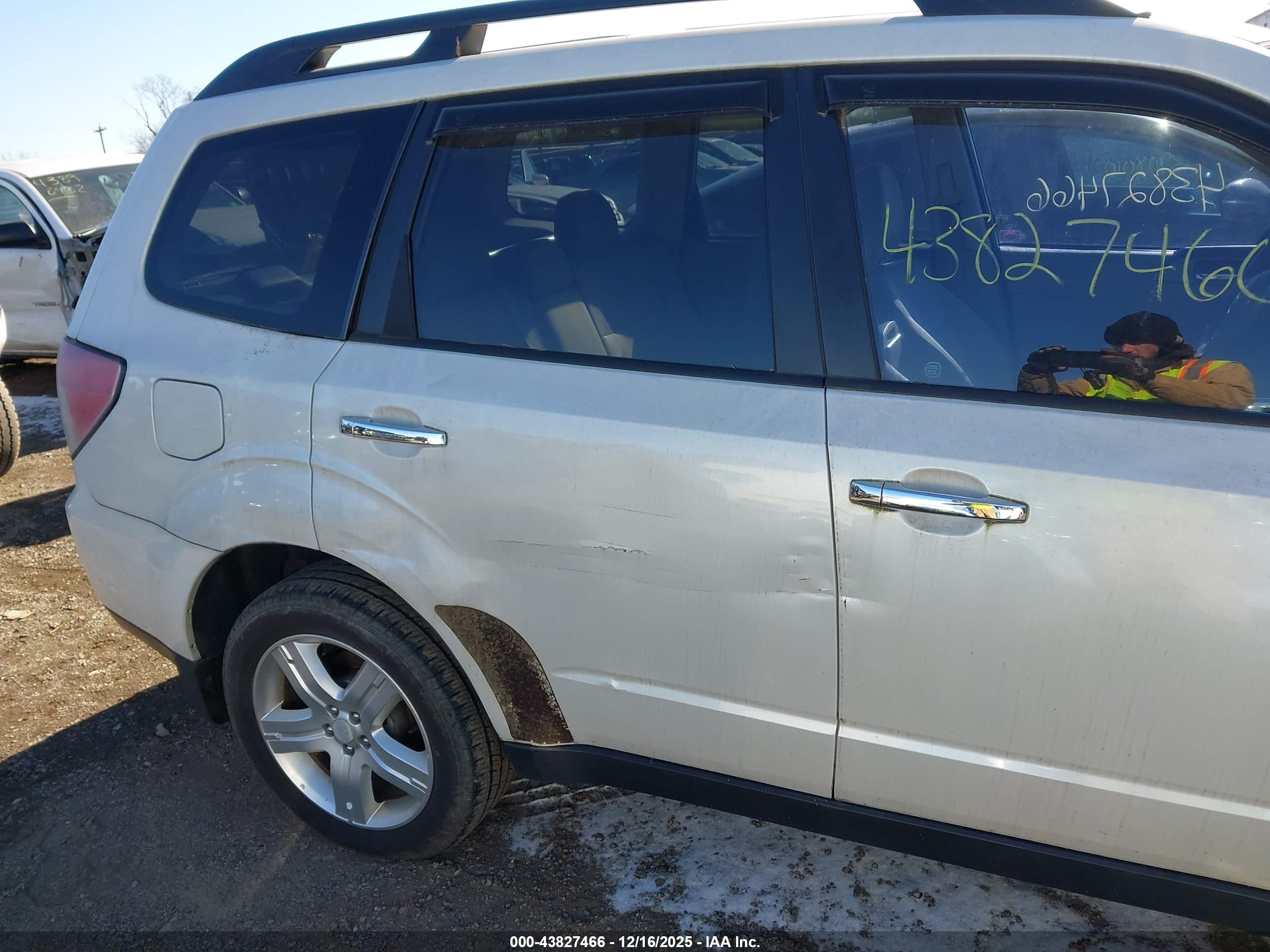 SUBARU FORESTER image 6