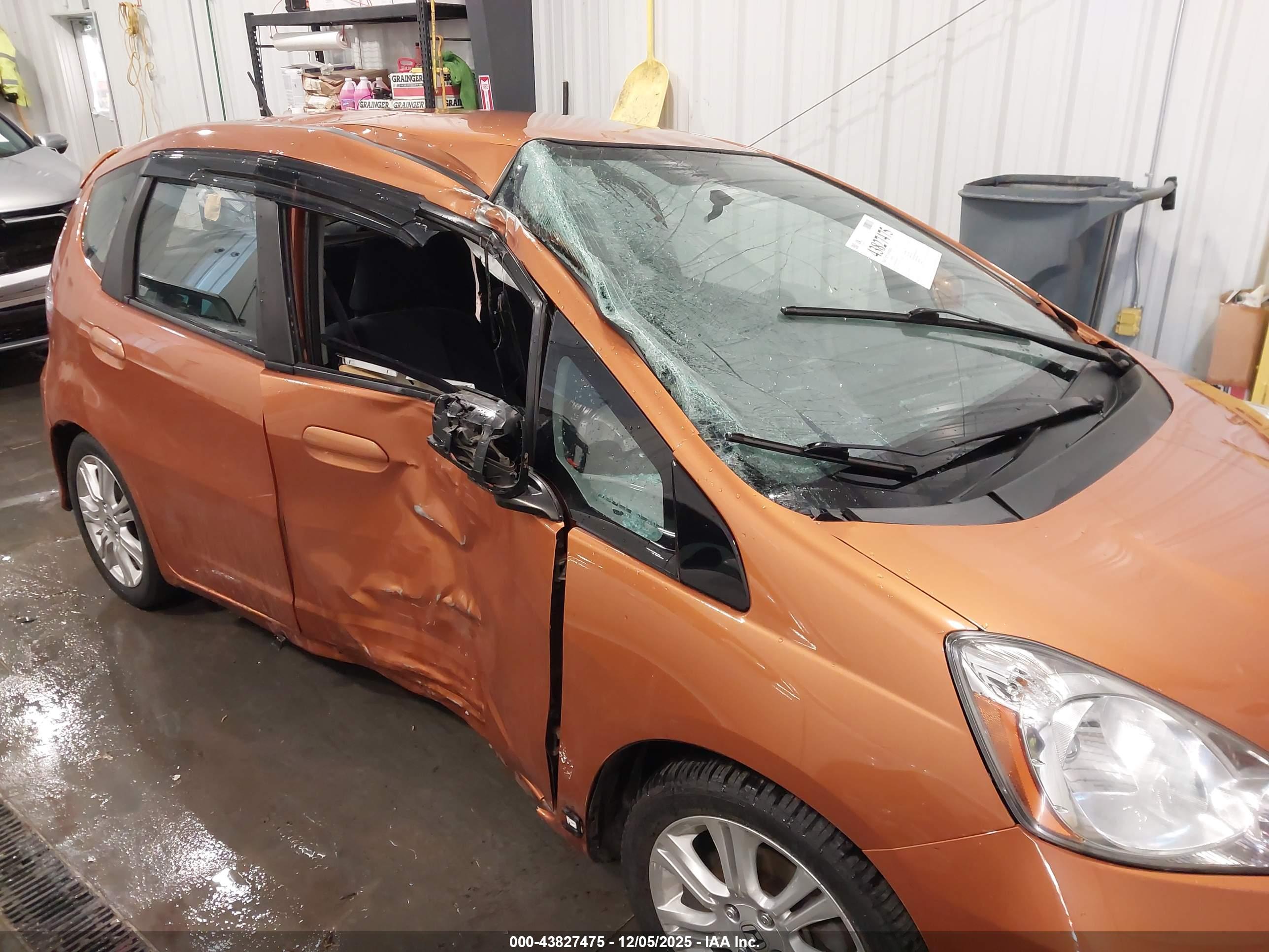 HONDA FIT image 6