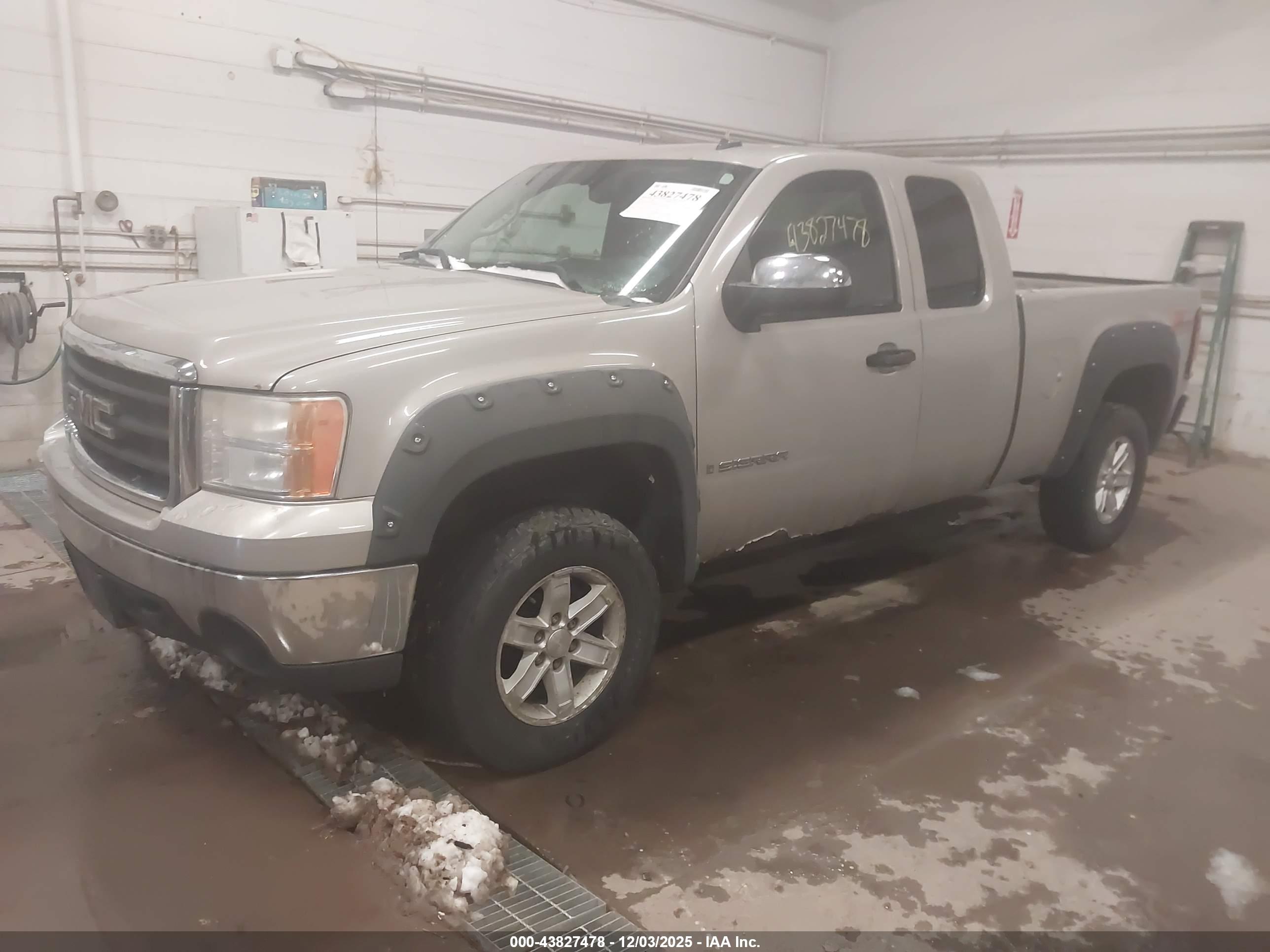 GMC SIERRA image 2