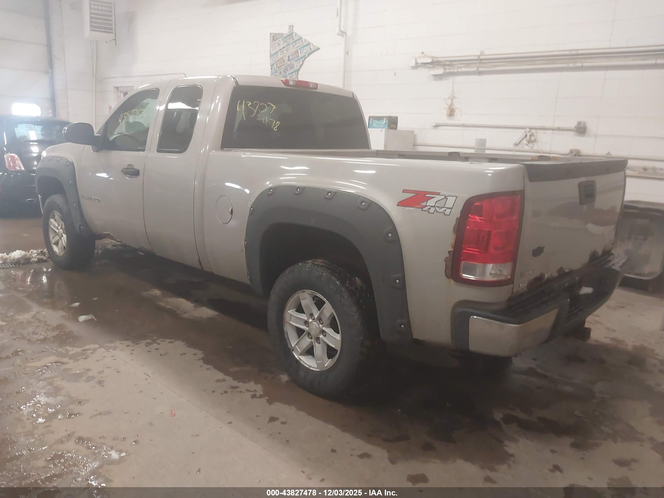 GMC SIERRA image 3